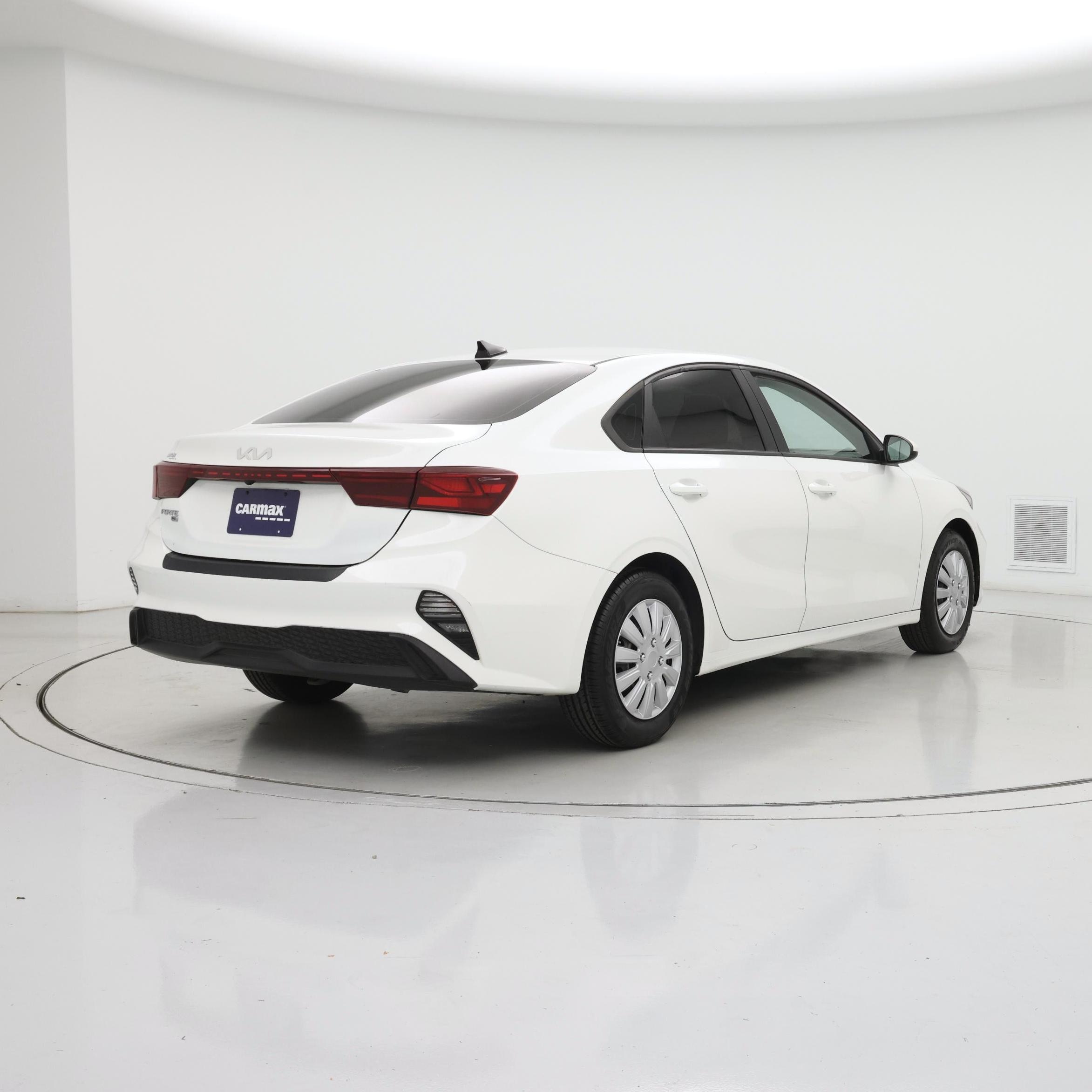 Thumbnail: 2022 Kia Forte - 8