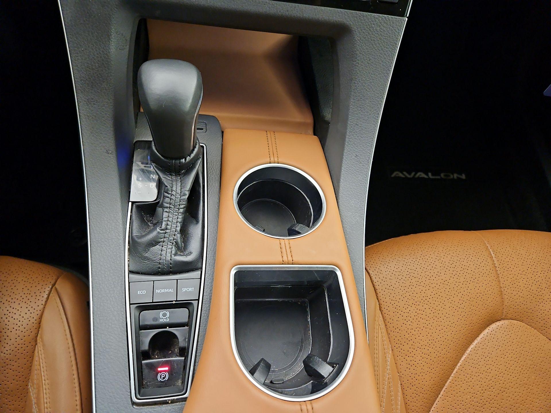 Thumbnail: 2019 Toyota Avalon - 18