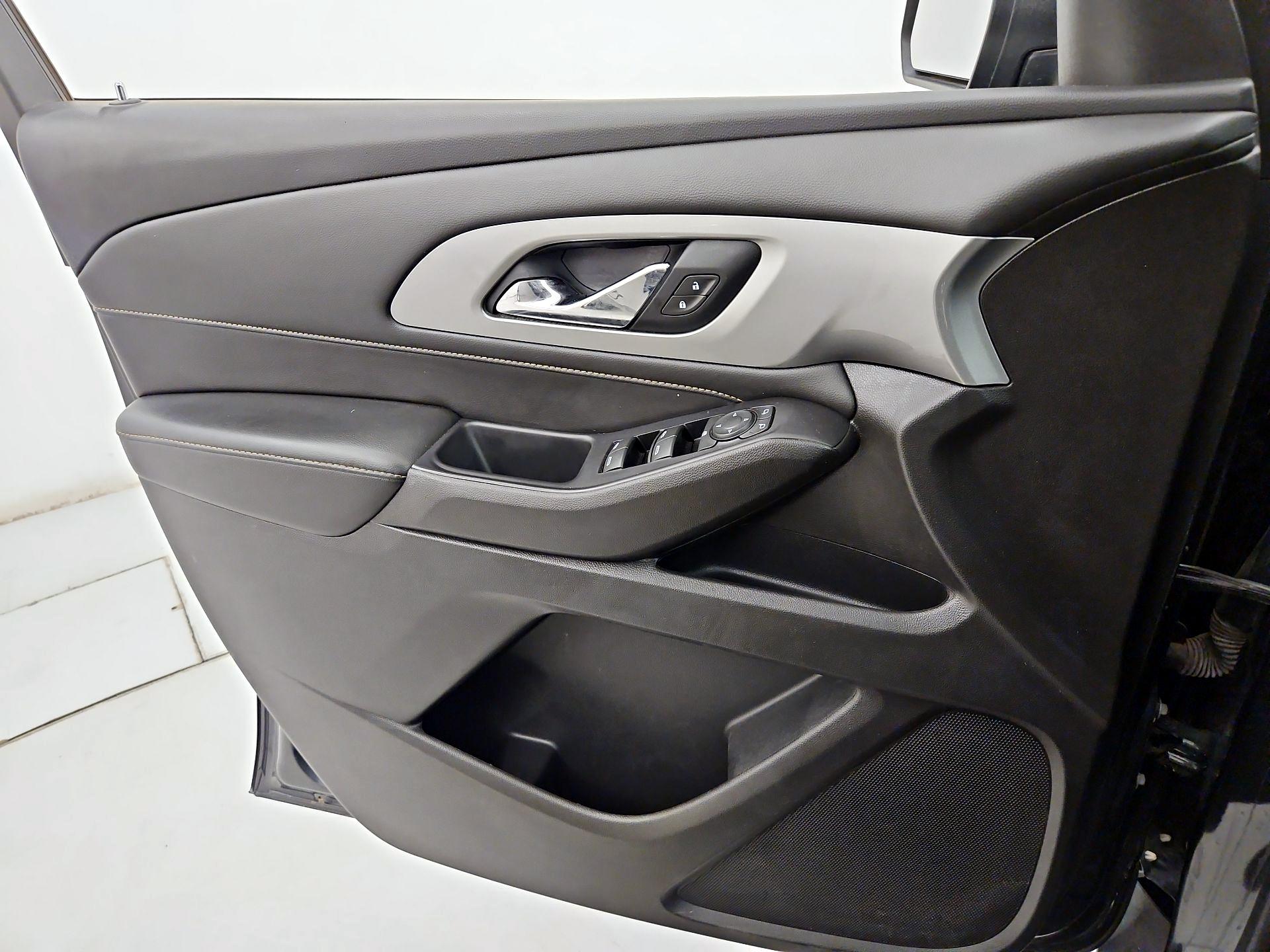 Thumbnail: 2021 Chevrolet Traverse - 12