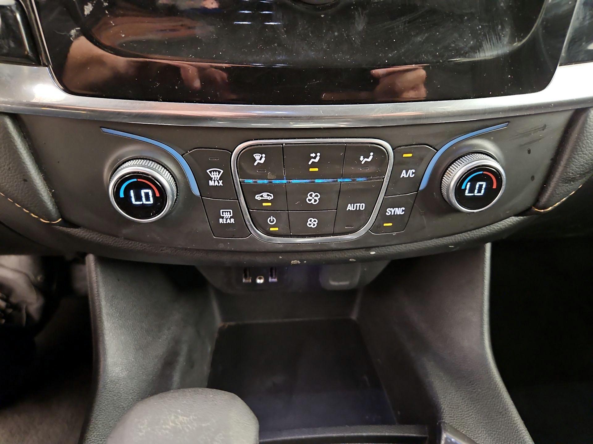 Thumbnail: 2021 Chevrolet Traverse - 16