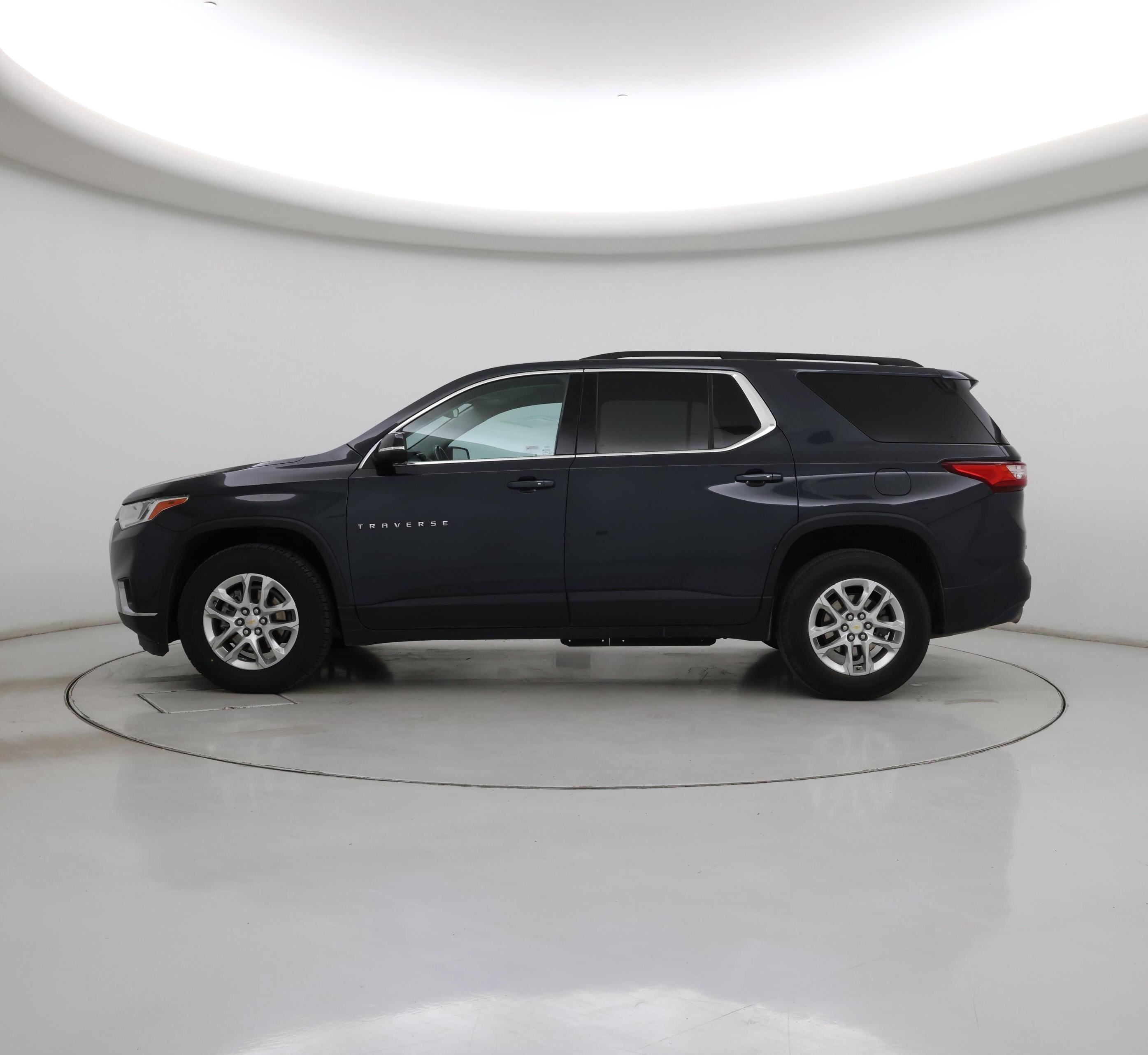 Thumbnail: 2021 Chevrolet Traverse - 3