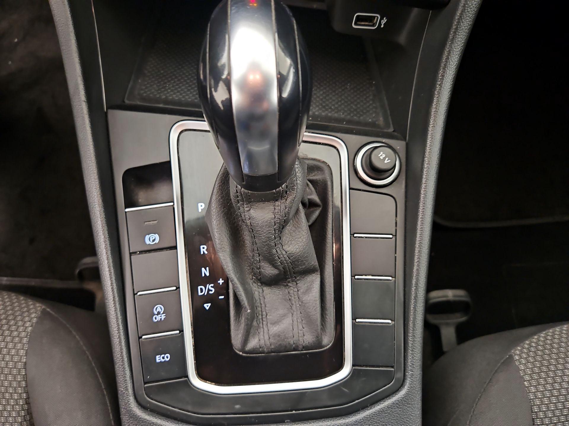 Thumbnail: 2019 Volkswagen Jetta - 17