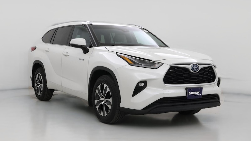 2021 Toyota Highlander XLE Hero Image