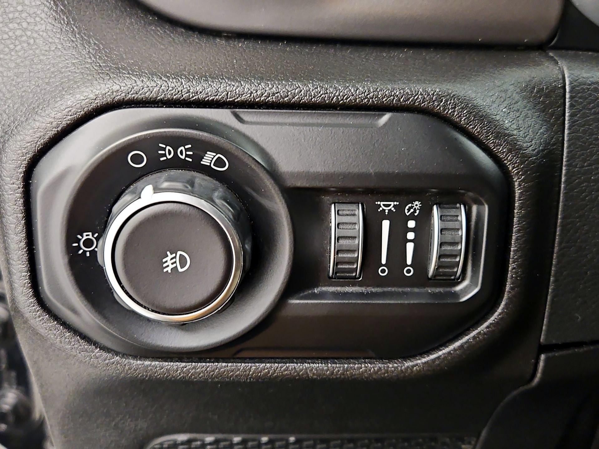 Thumbnail: 2018 Jeep Wrangler - 13