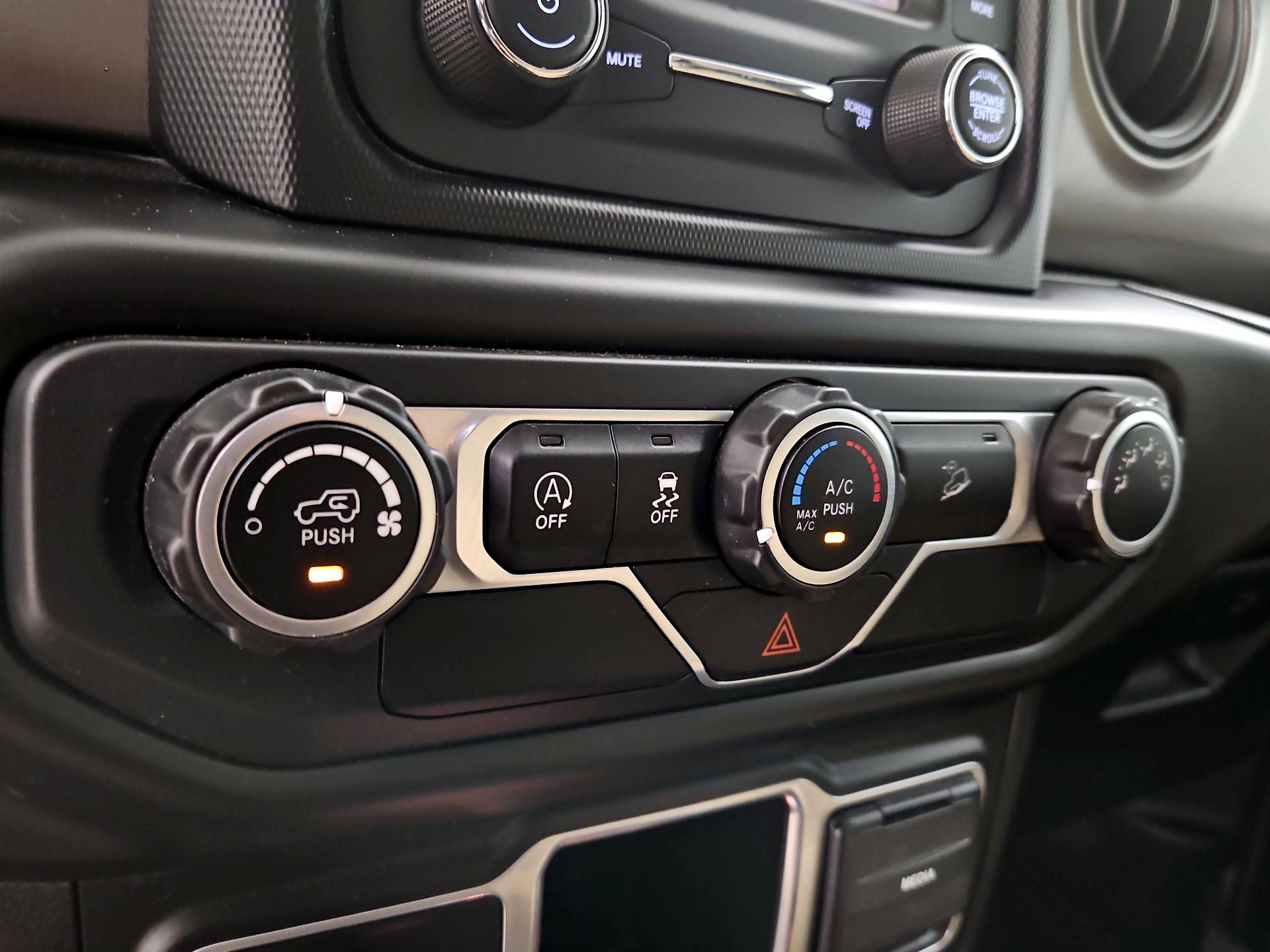 Thumbnail: 2018 Jeep Wrangler - 16