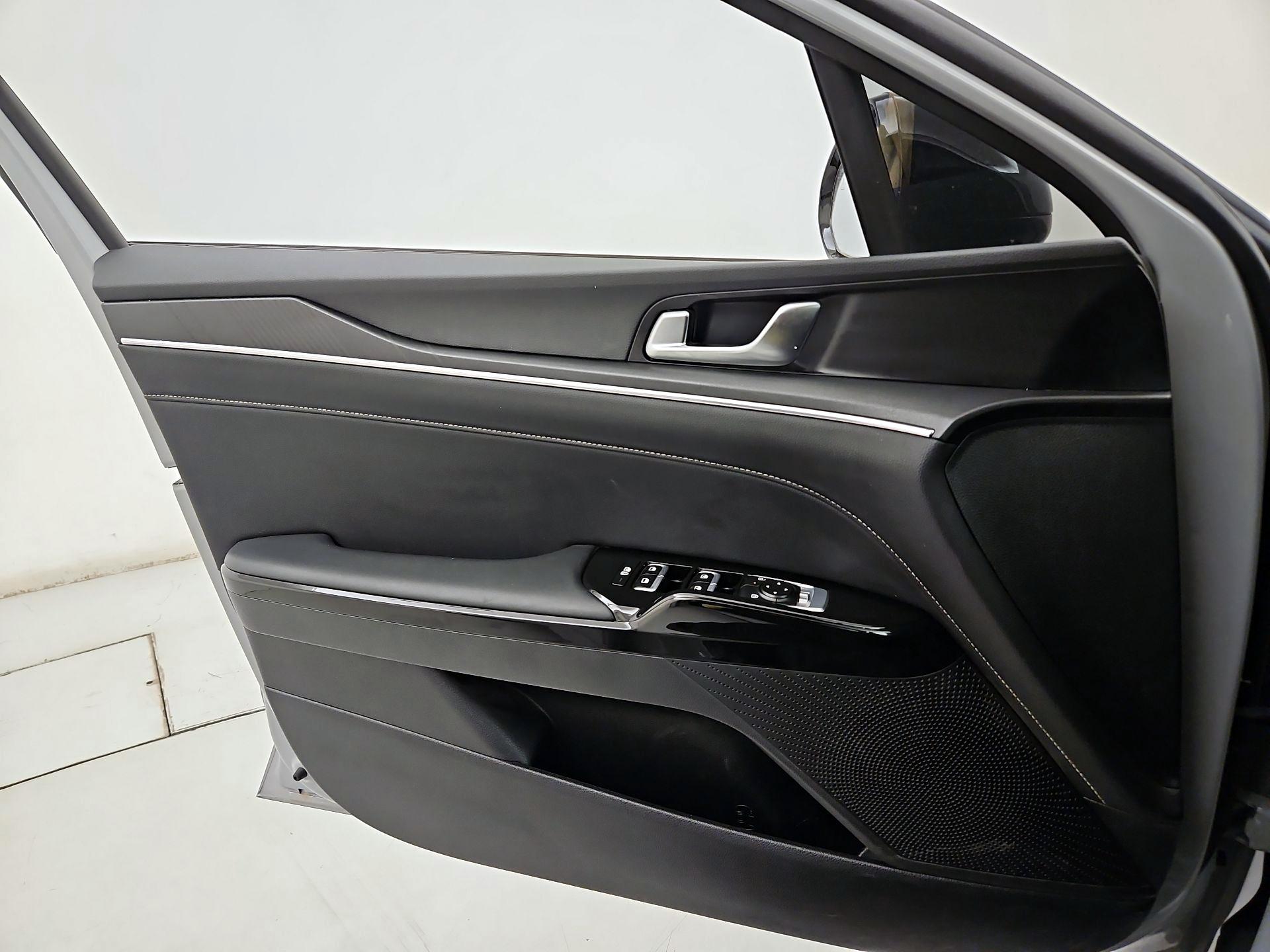 Thumbnail: 2025 Kia K5 - 12
