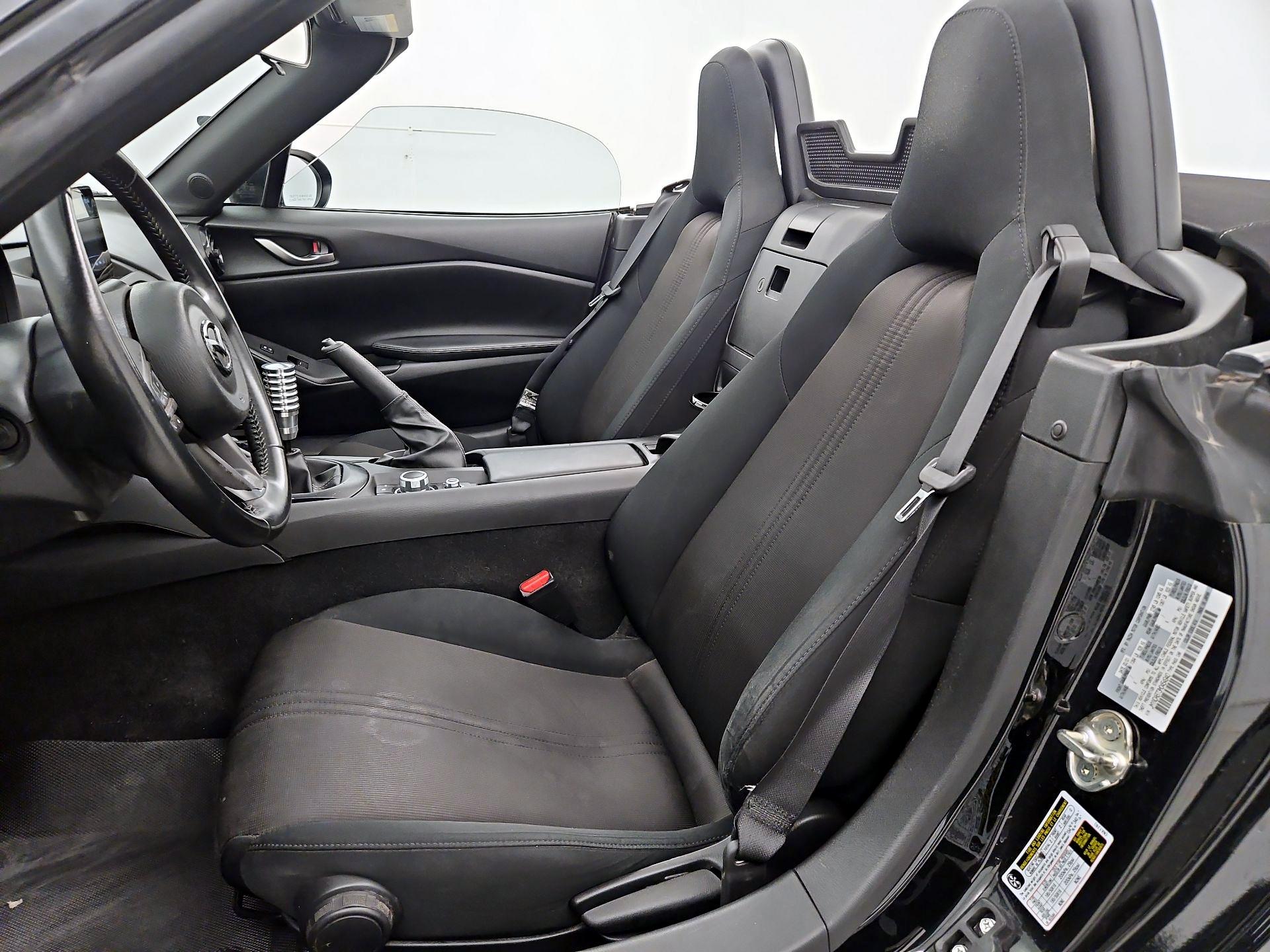 Thumbnail: 2021 Mazda MX-5 Miata - 11