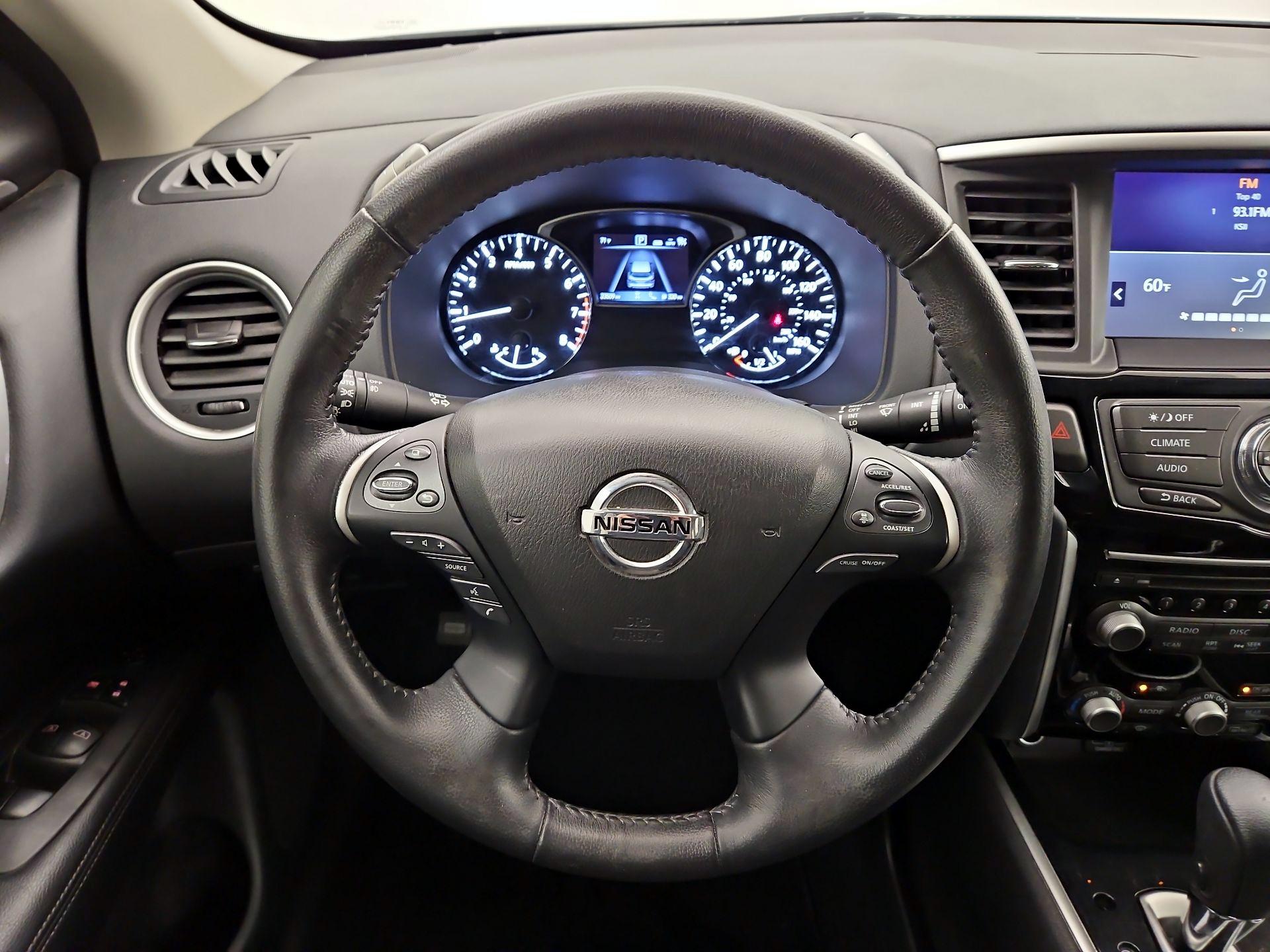 Thumbnail: 2020 Nissan Pathfinder - 10