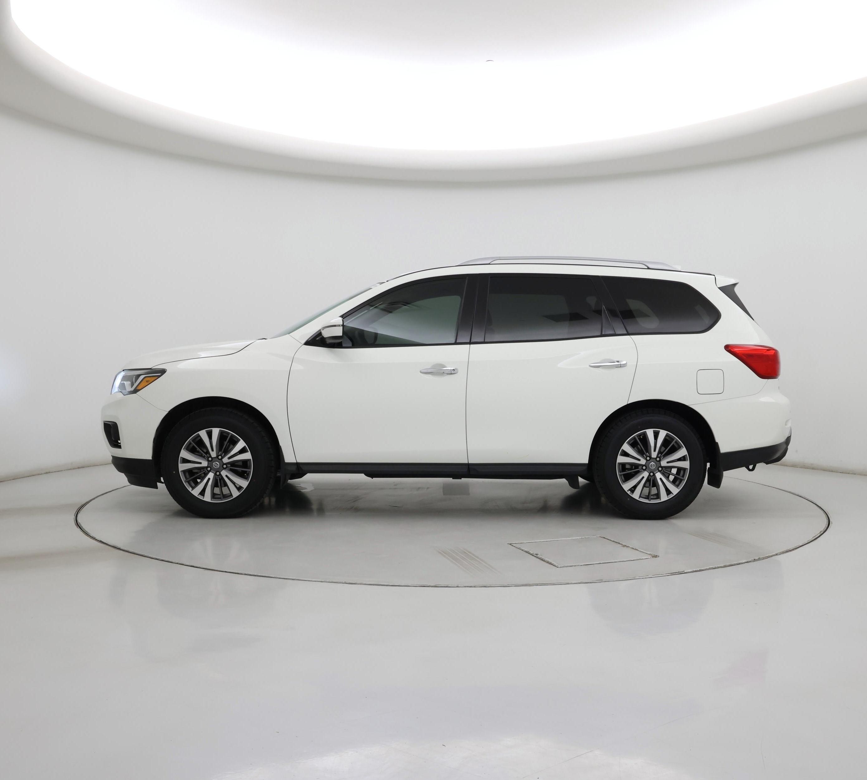 Thumbnail: 2020 Nissan Pathfinder - 3