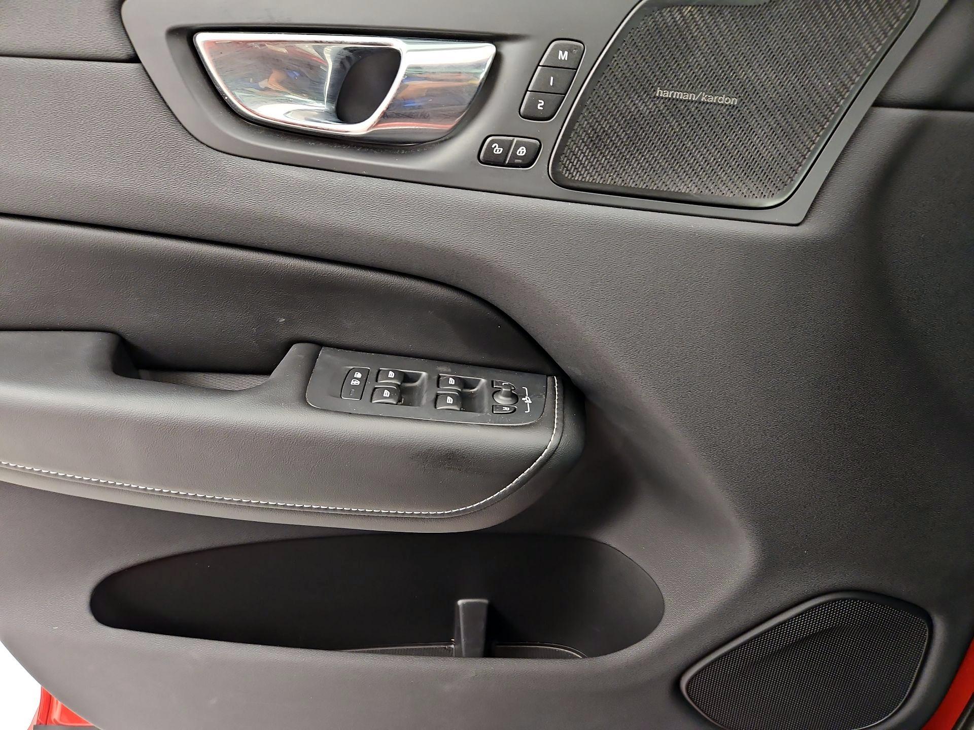Thumbnail: 2019 Volvo XC60 - 12