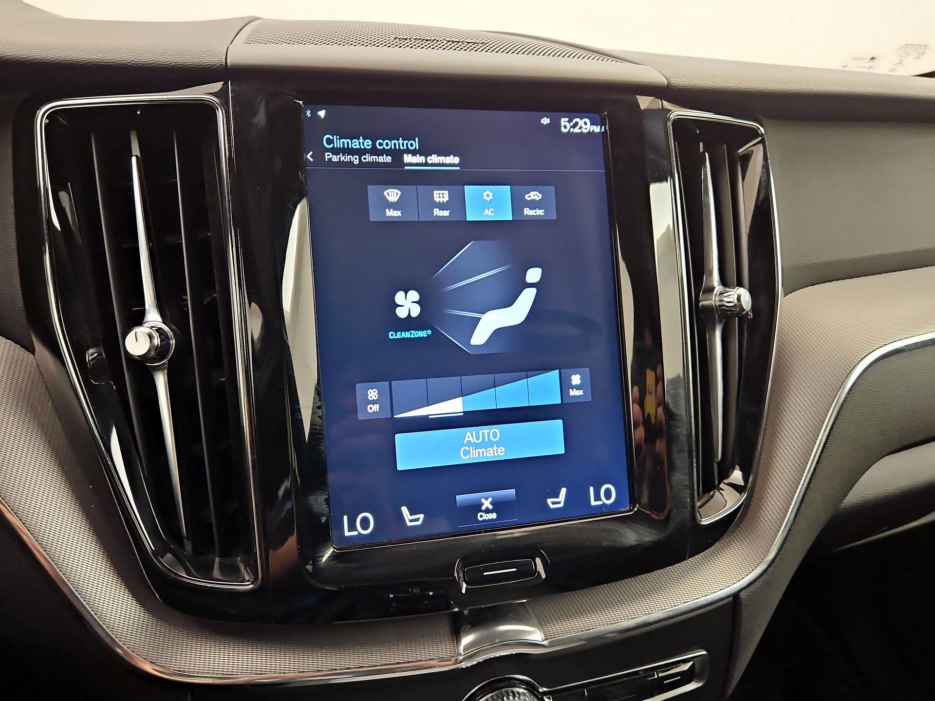 Thumbnail: 2019 Volvo XC60 - 17