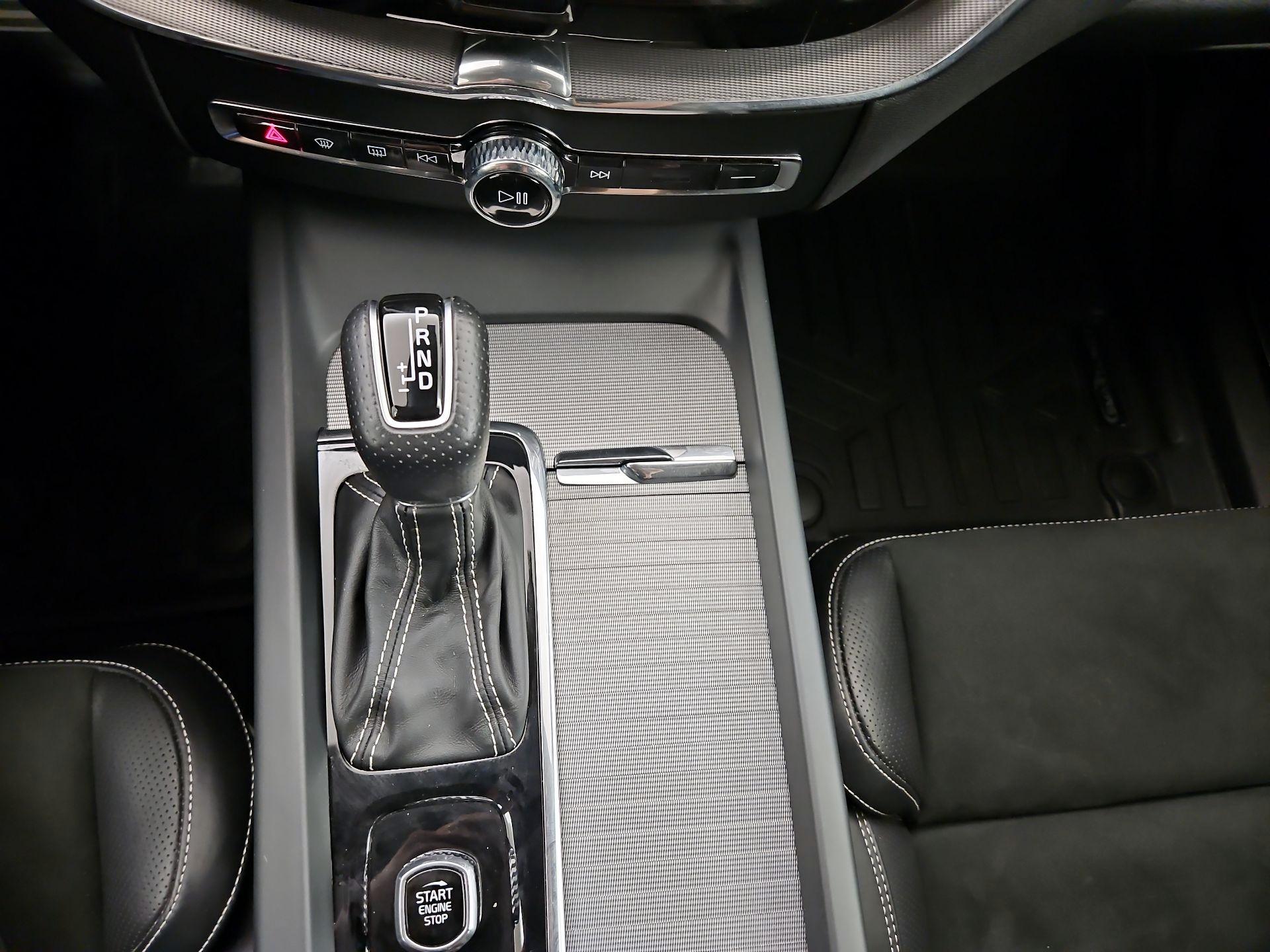 Thumbnail: 2019 Volvo XC60 - 18