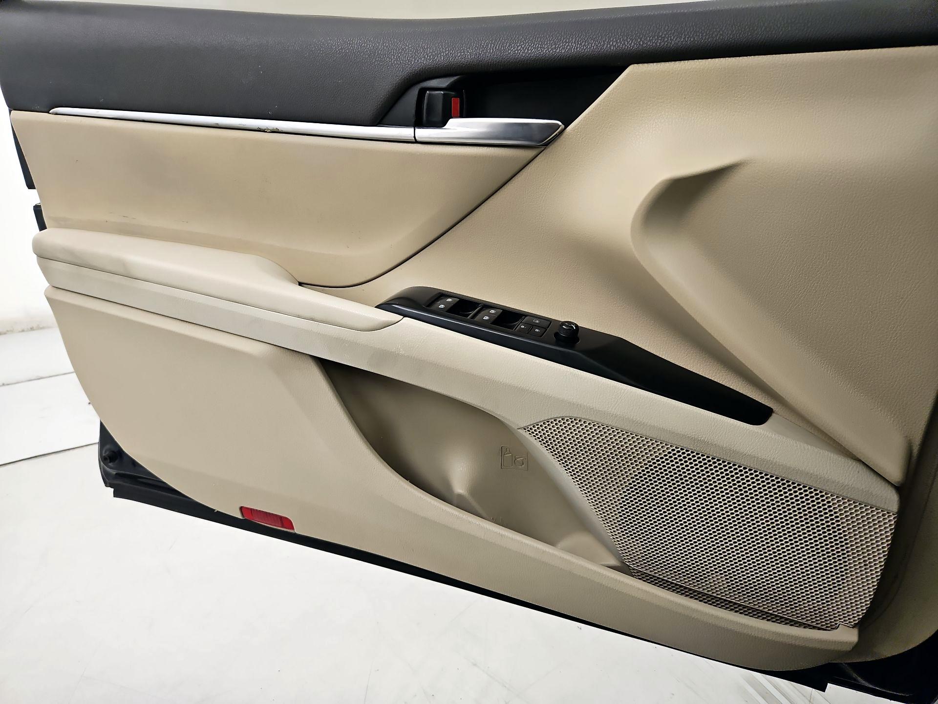 Thumbnail: 2020 Toyota Camry - 12