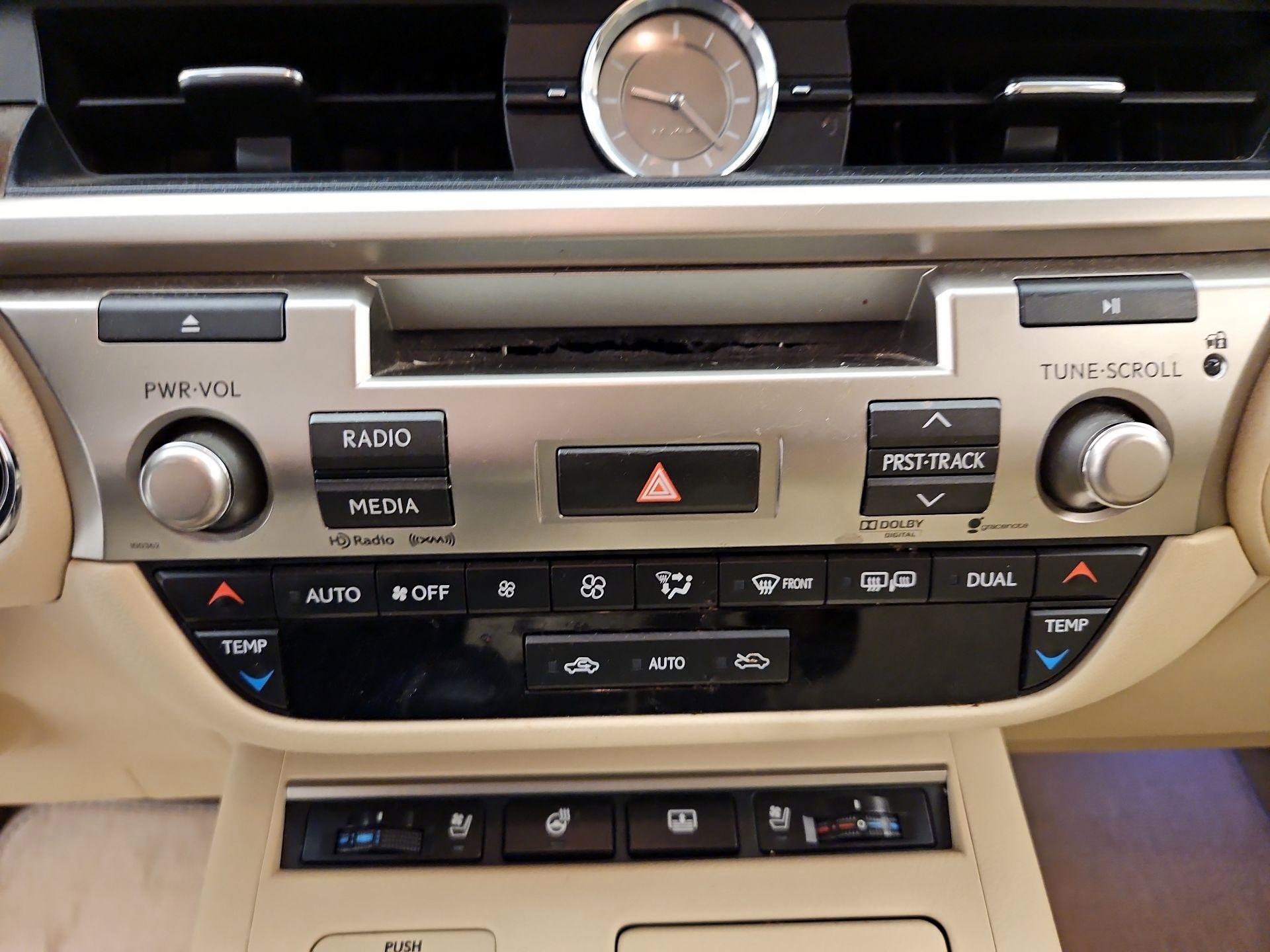 Thumbnail: 2014 Lexus ES - 17