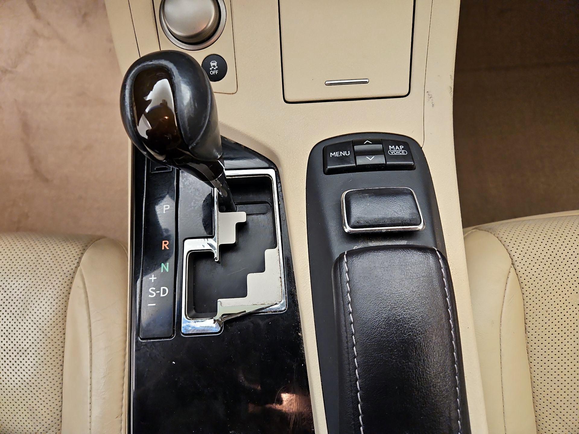 Thumbnail: 2014 Lexus ES - 18