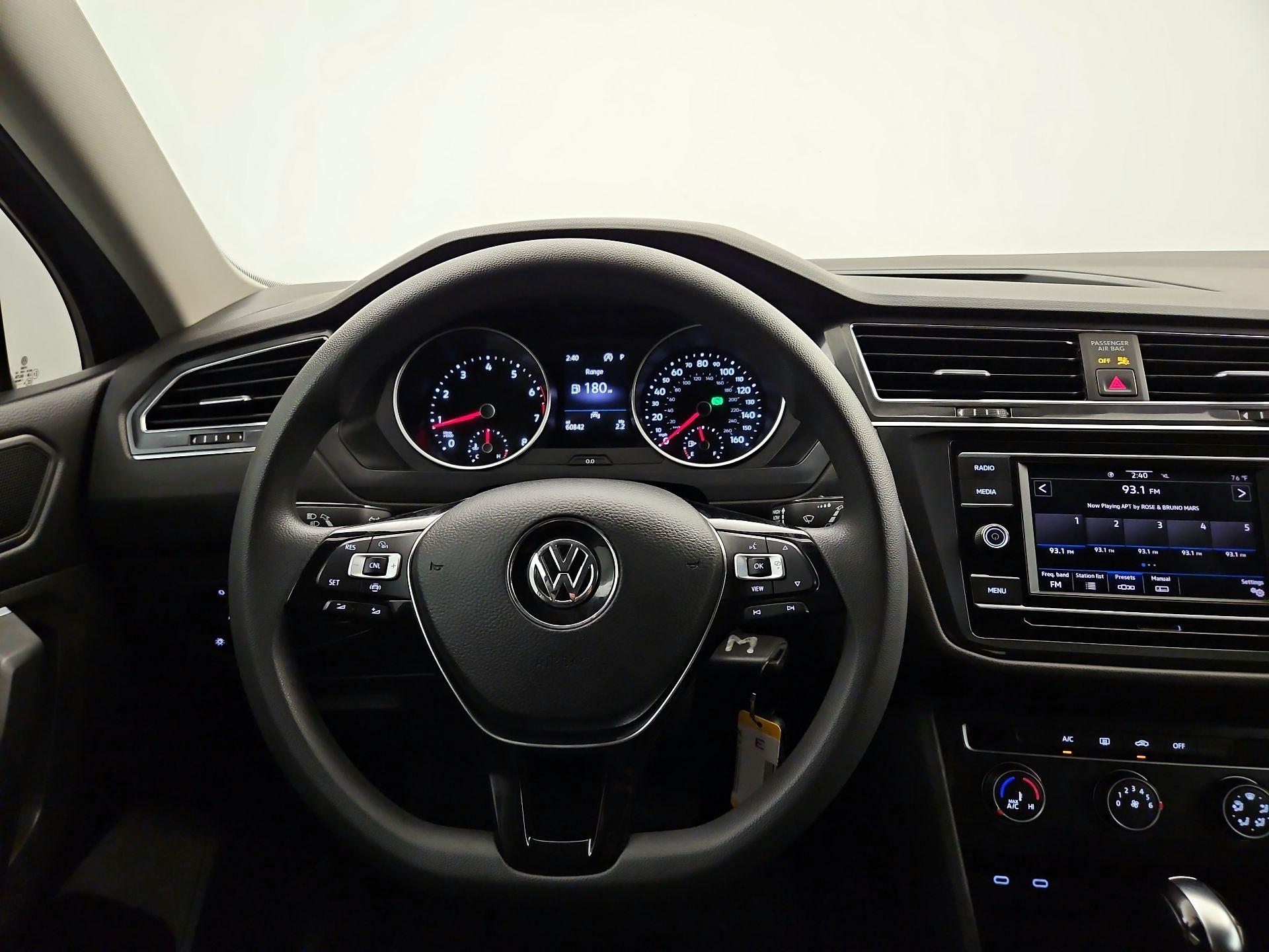 Thumbnail: 2020 Volkswagen Tiguan - 10