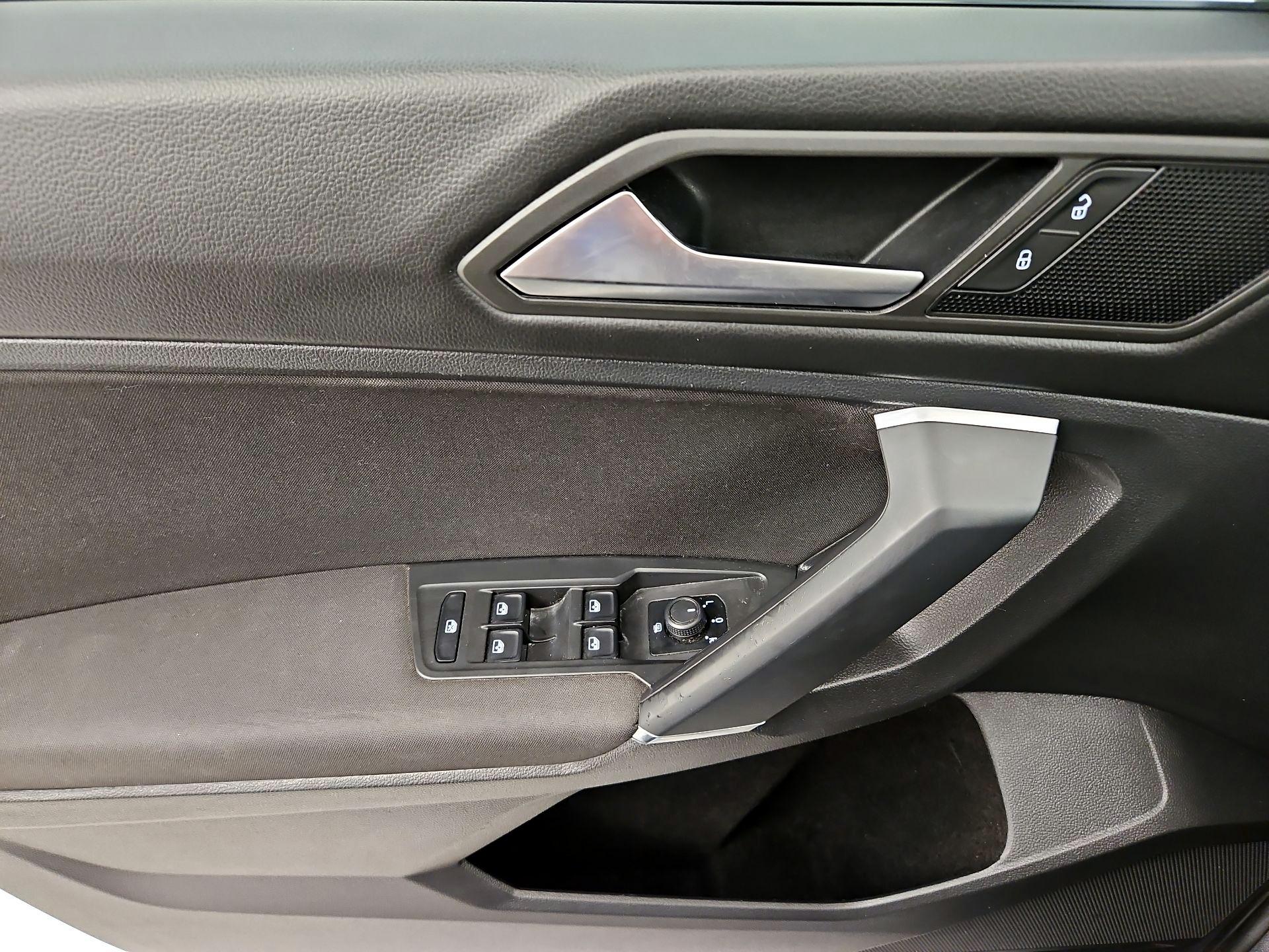 Thumbnail: 2020 Volkswagen Tiguan - 12