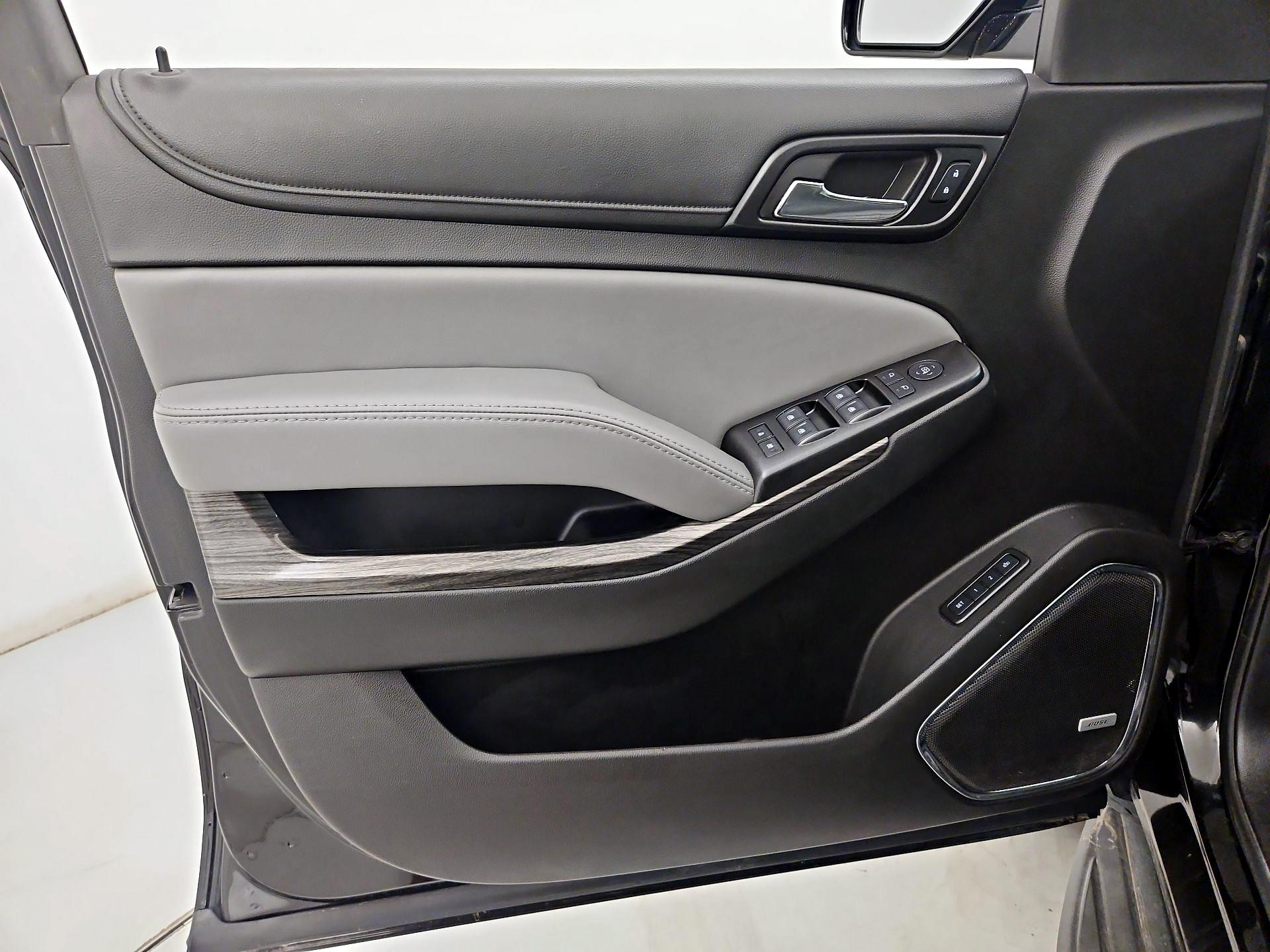 Thumbnail: 2016 Chevrolet Suburban - 12