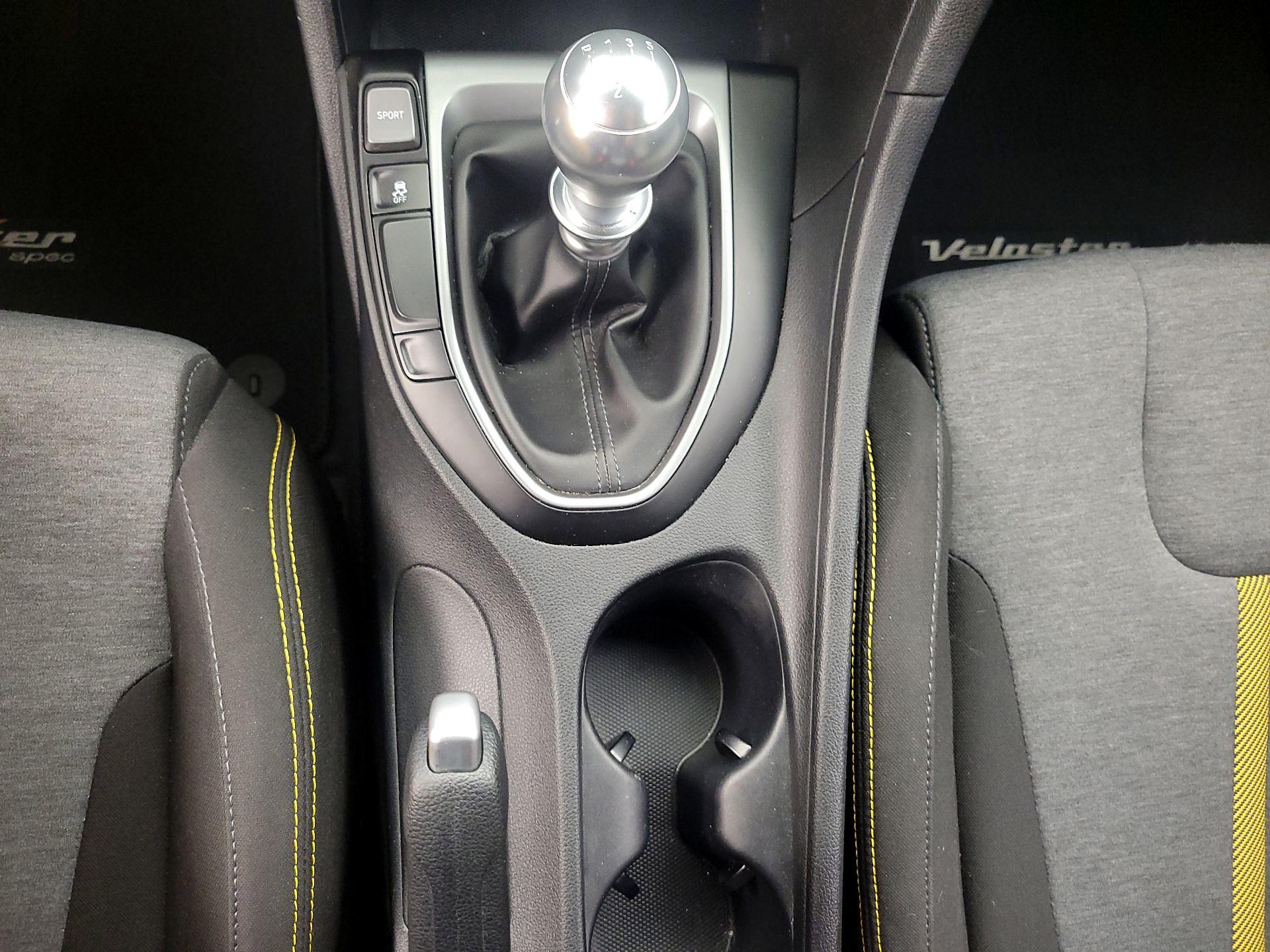 Thumbnail: 2020 Hyundai Veloster - 17