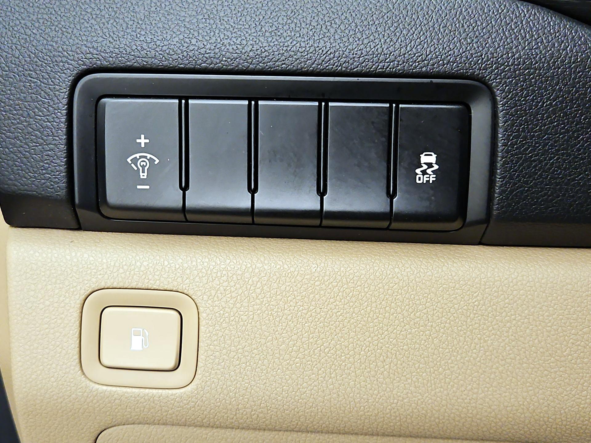 Thumbnail: 2016 Kia Sedona - 13