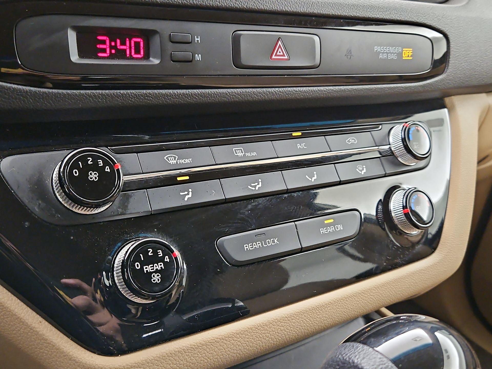 Thumbnail: 2016 Kia Sedona - 16