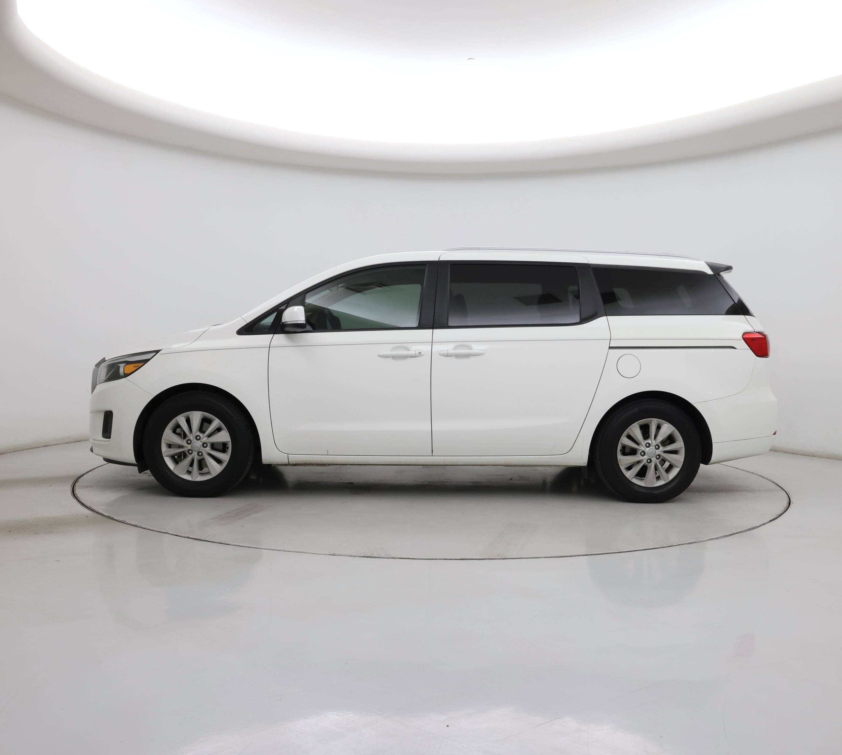 Thumbnail: 2016 Kia Sedona - 3