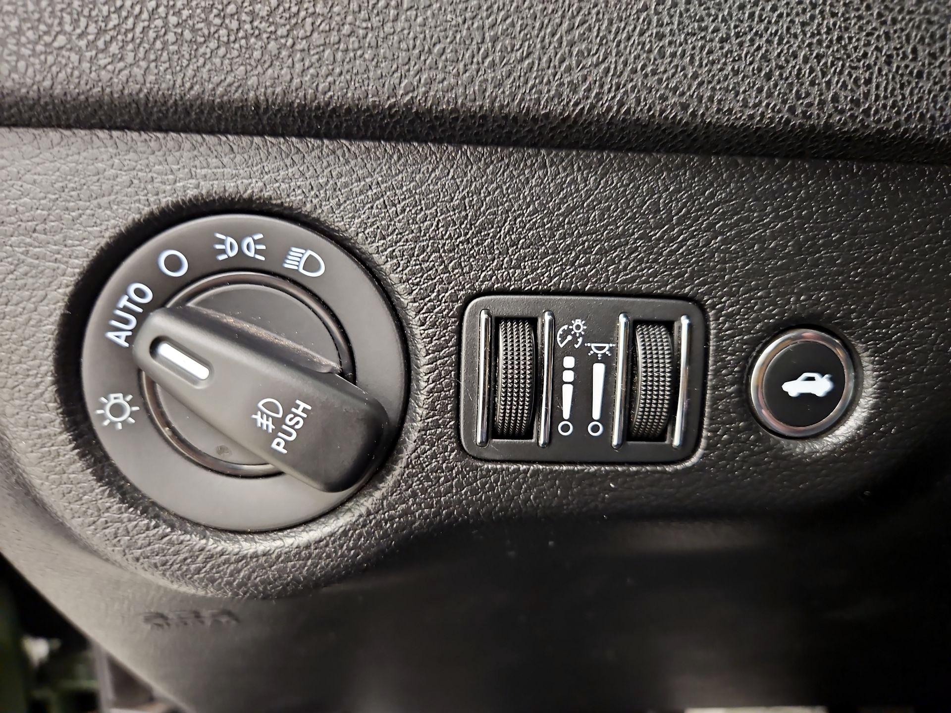 Thumbnail: 2019 Dodge Charger - 13