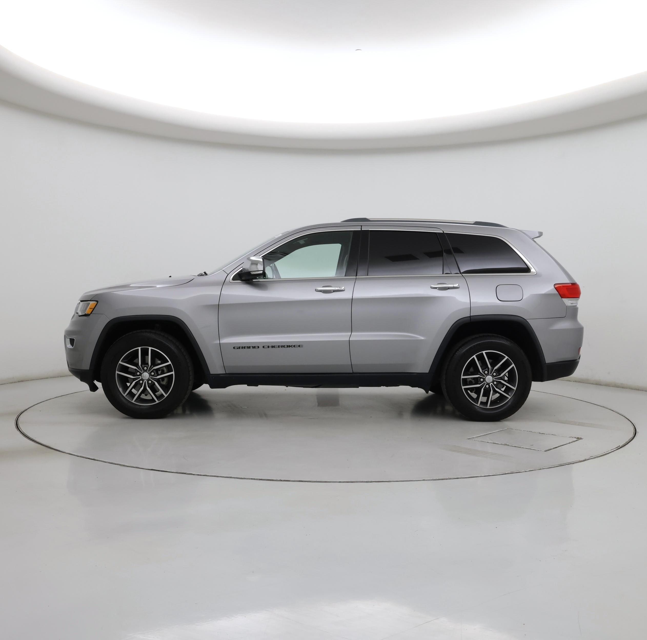 Thumbnail: 2018 Jeep Grand Cherokee - 3