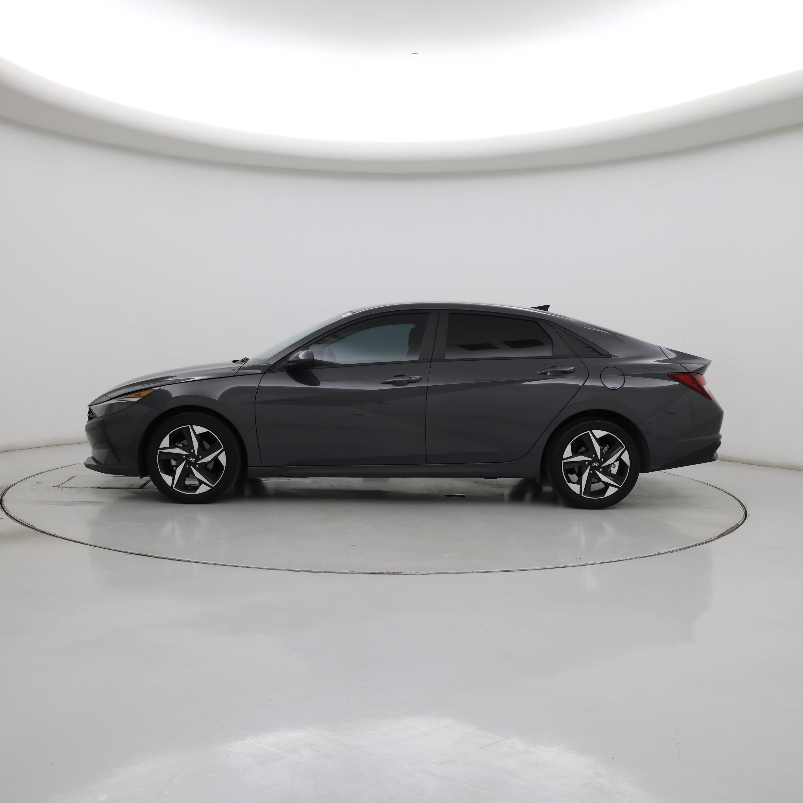 Thumbnail: 2023 Hyundai Elantra - 3
