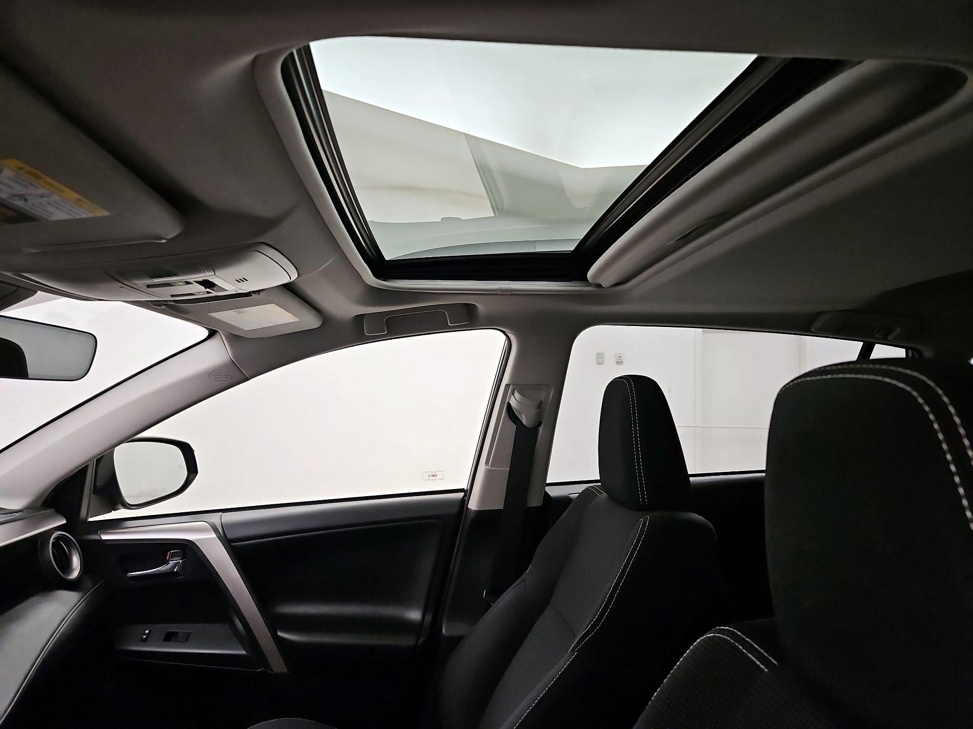 Thumbnail: 2018 Toyota RAV4 - 19