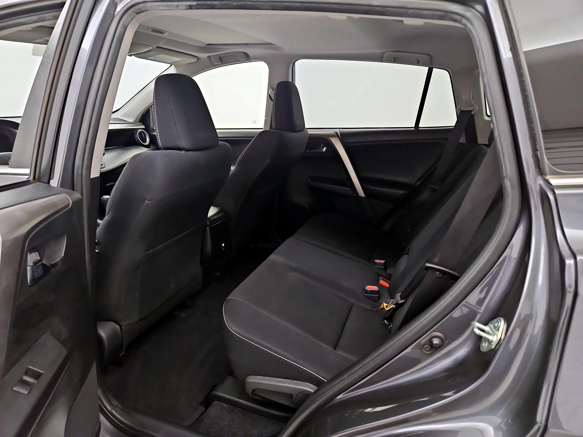 Thumbnail: 2018 Toyota RAV4 - 20