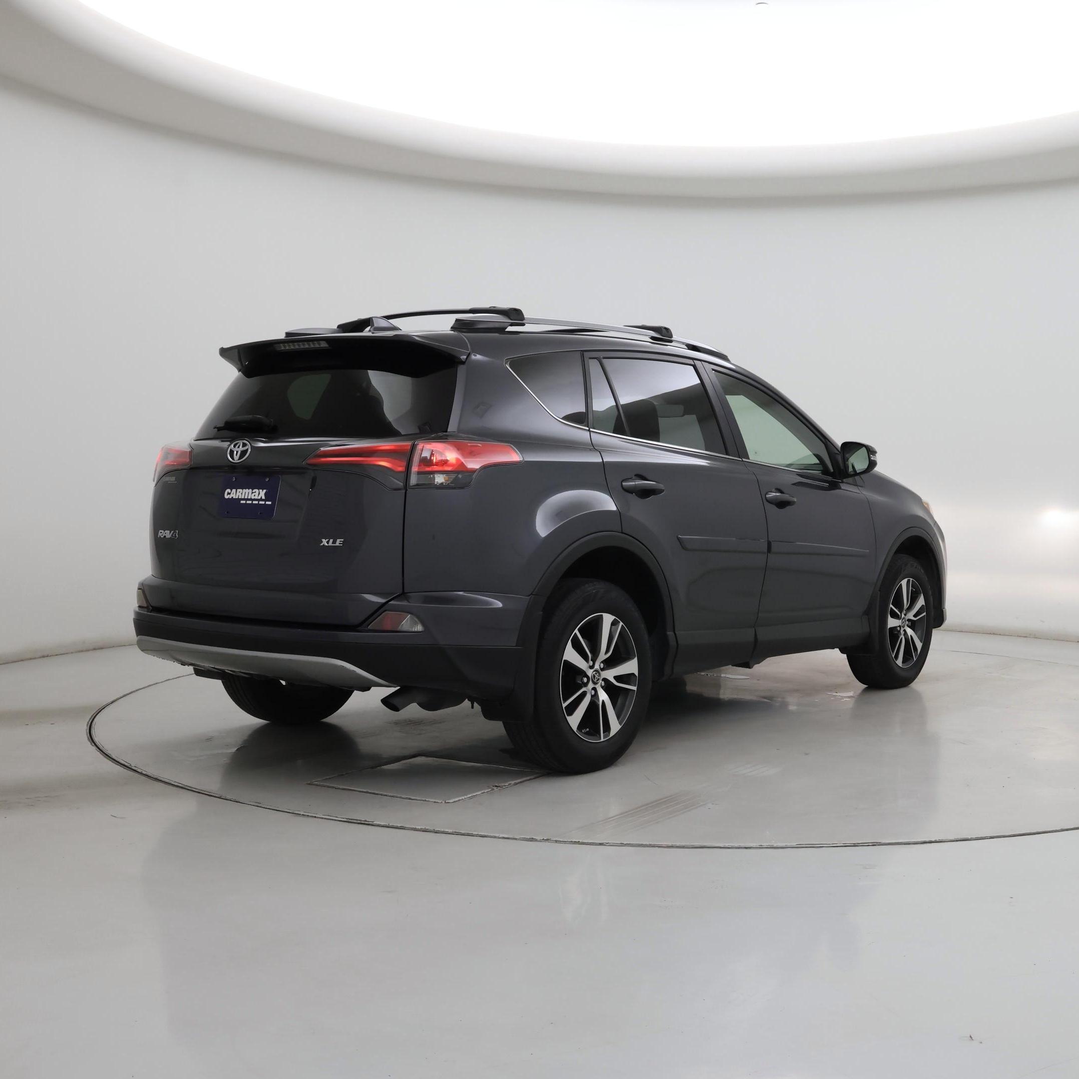 Thumbnail: 2018 Toyota RAV4 - 8