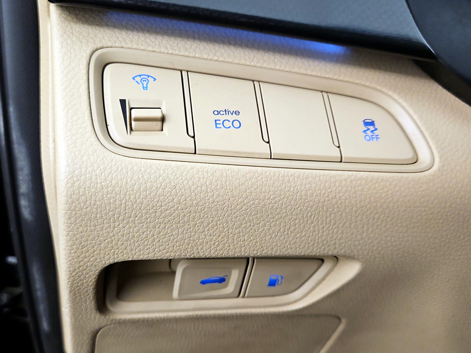 Thumbnail: 2013 Hyundai Azera - 13