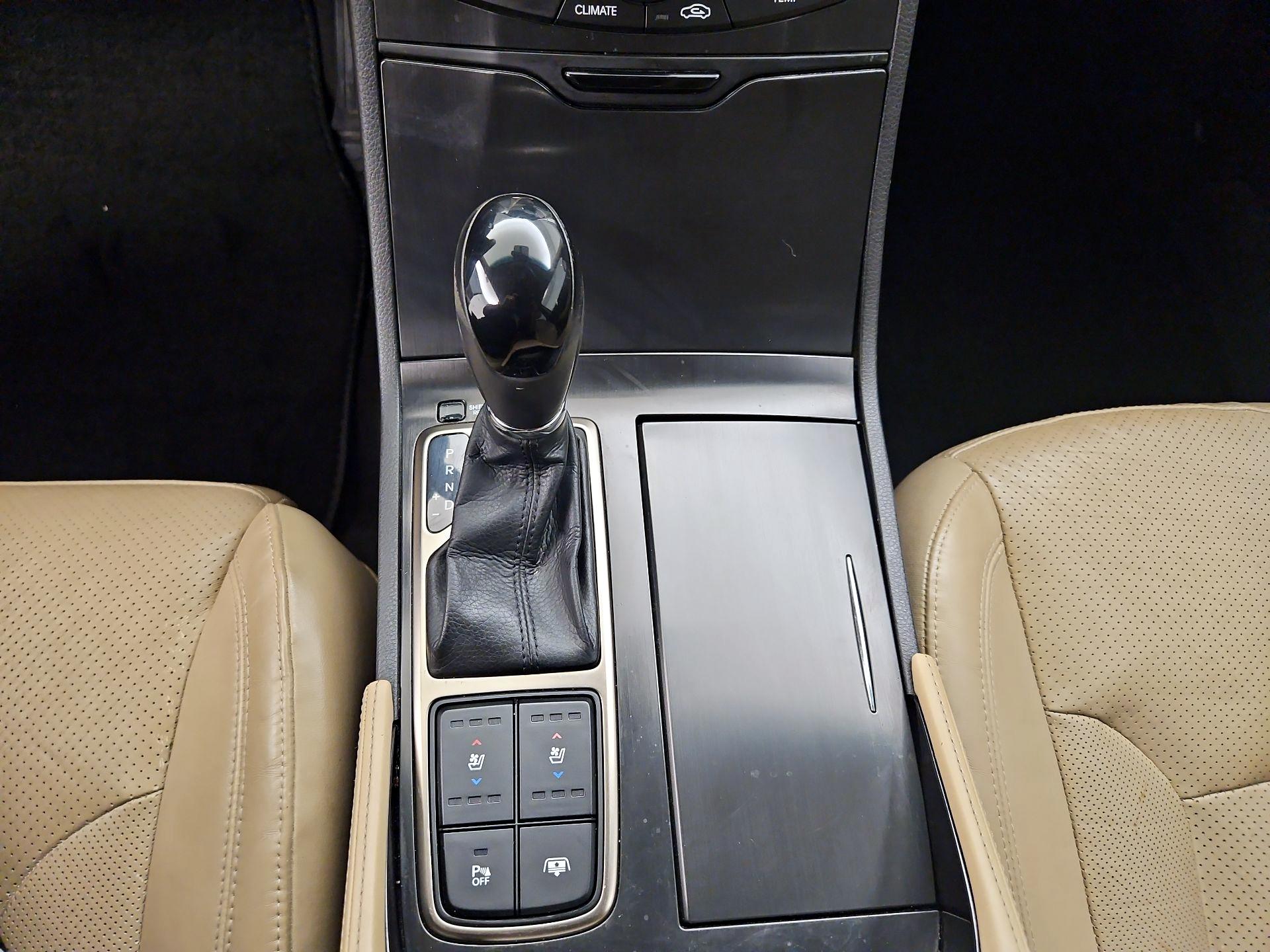 Thumbnail: 2013 Hyundai Azera - 18