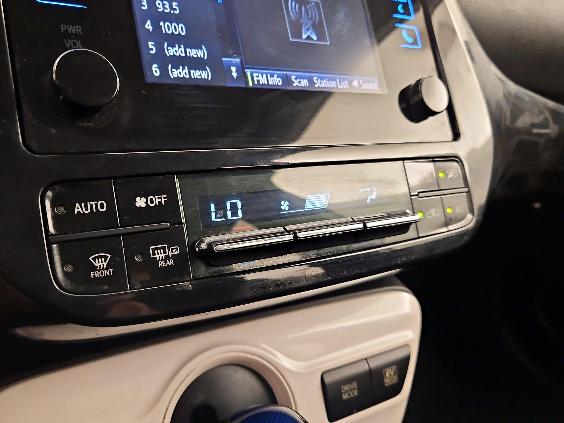 Thumbnail: 2017 Toyota Prius - 16