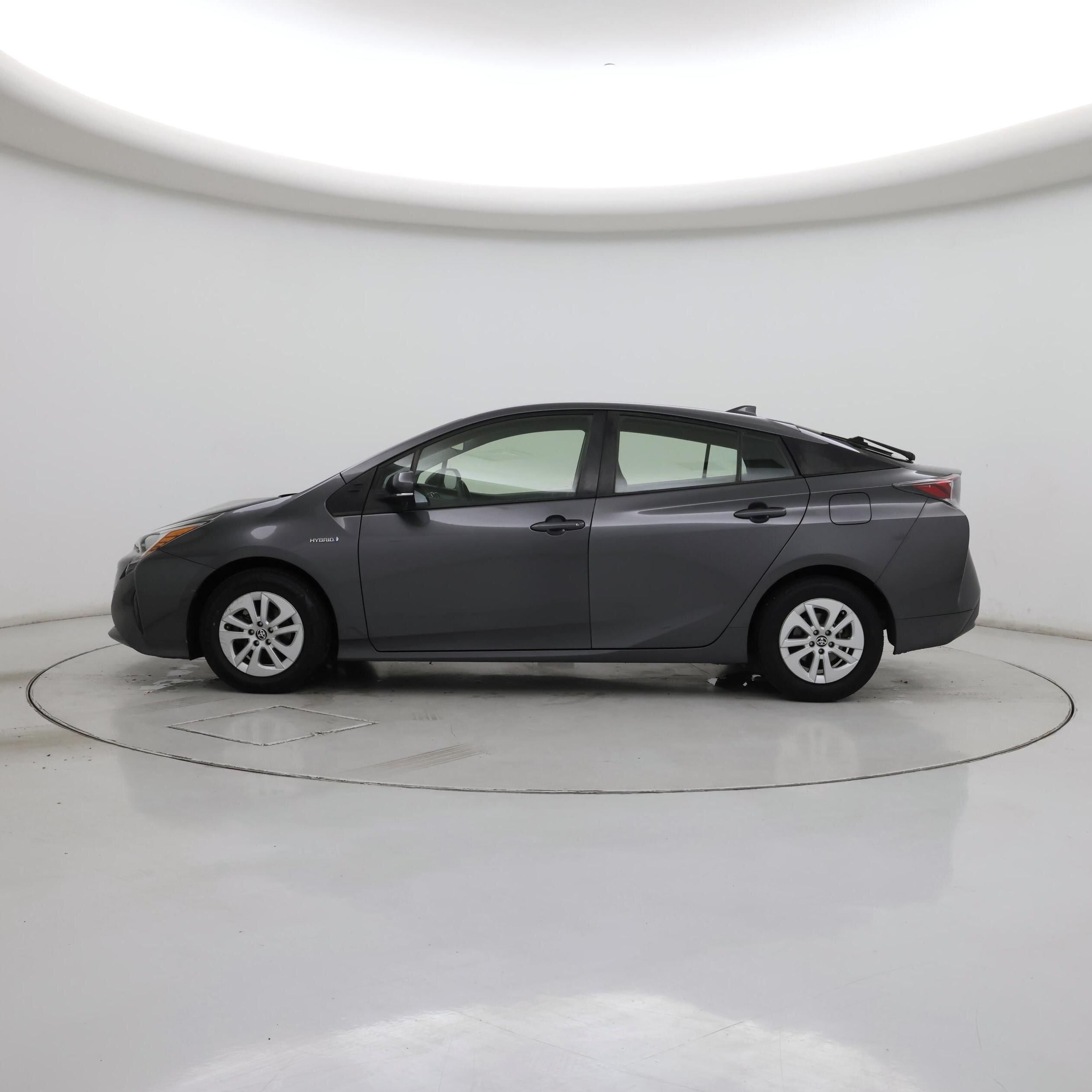 Thumbnail: 2017 Toyota Prius - 3