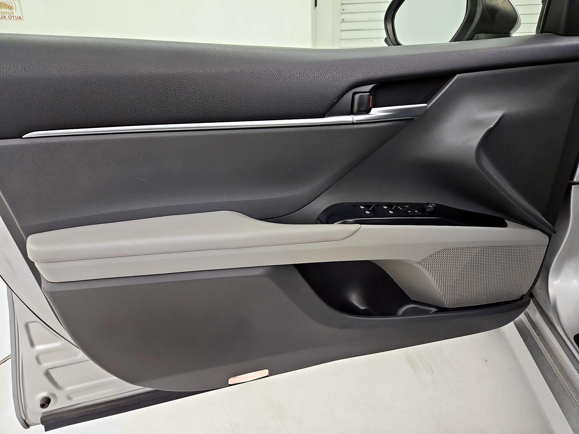 Thumbnail: 2018 Toyota Camry - 12