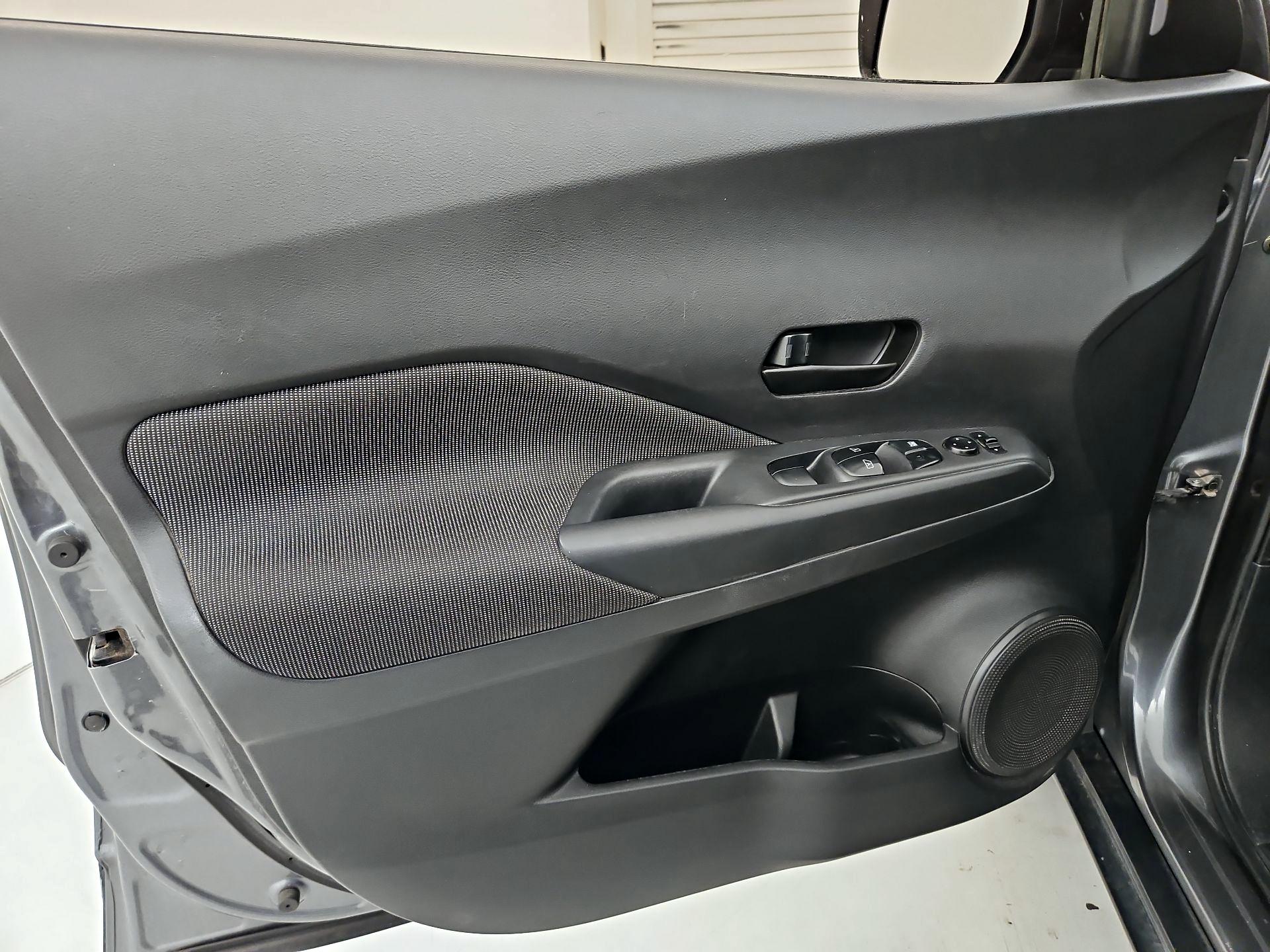 Thumbnail: 2020 Nissan Kicks - 12