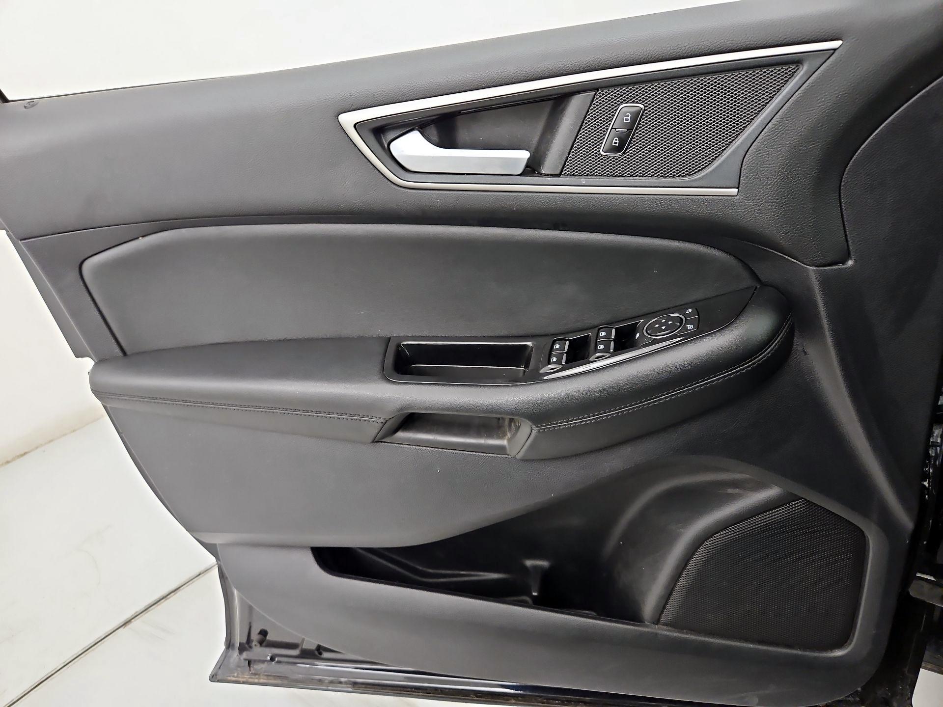 Thumbnail: 2020 Ford Edge - 12