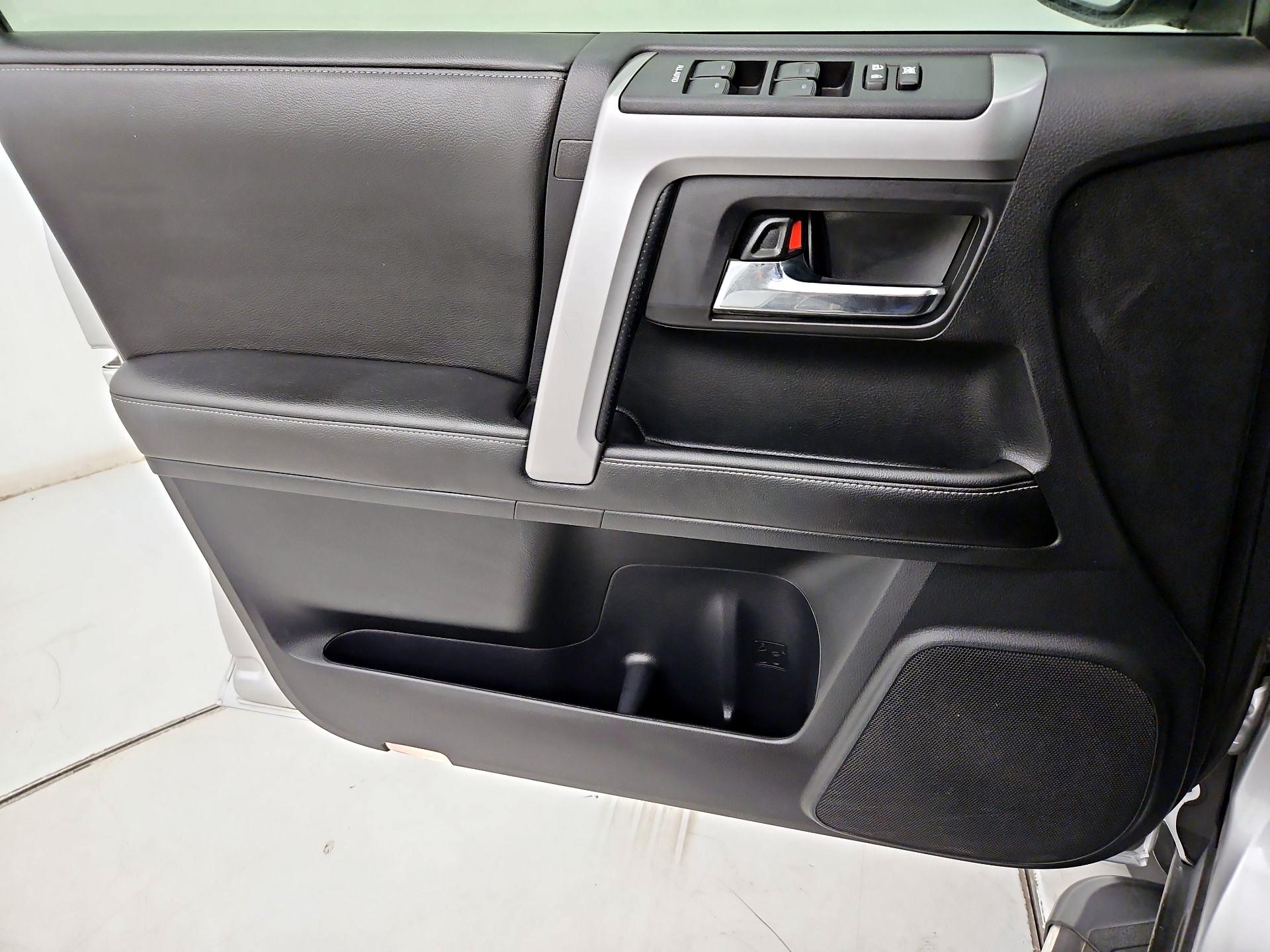 Thumbnail: 2015 Toyota 4Runner - 12