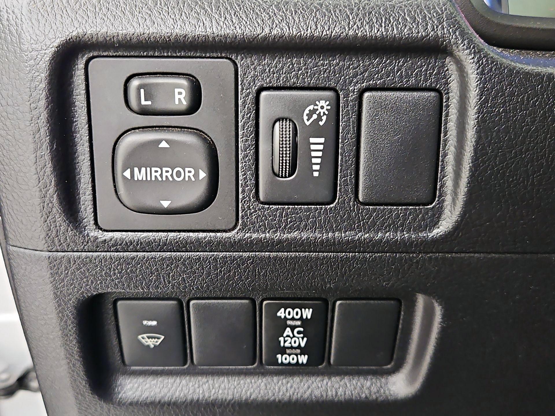 Thumbnail: 2015 Toyota 4Runner - 13