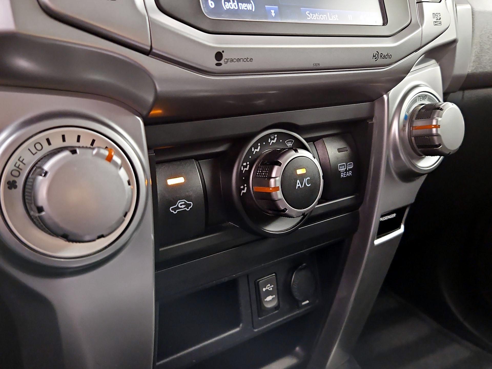 Thumbnail: 2015 Toyota 4Runner - 17