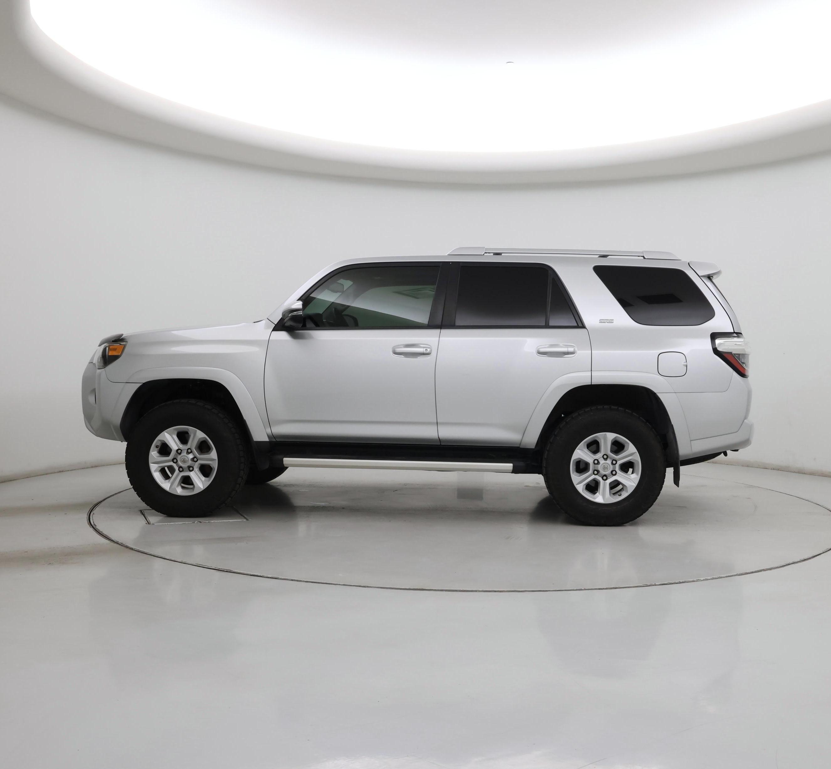 Thumbnail: 2015 Toyota 4Runner - 3