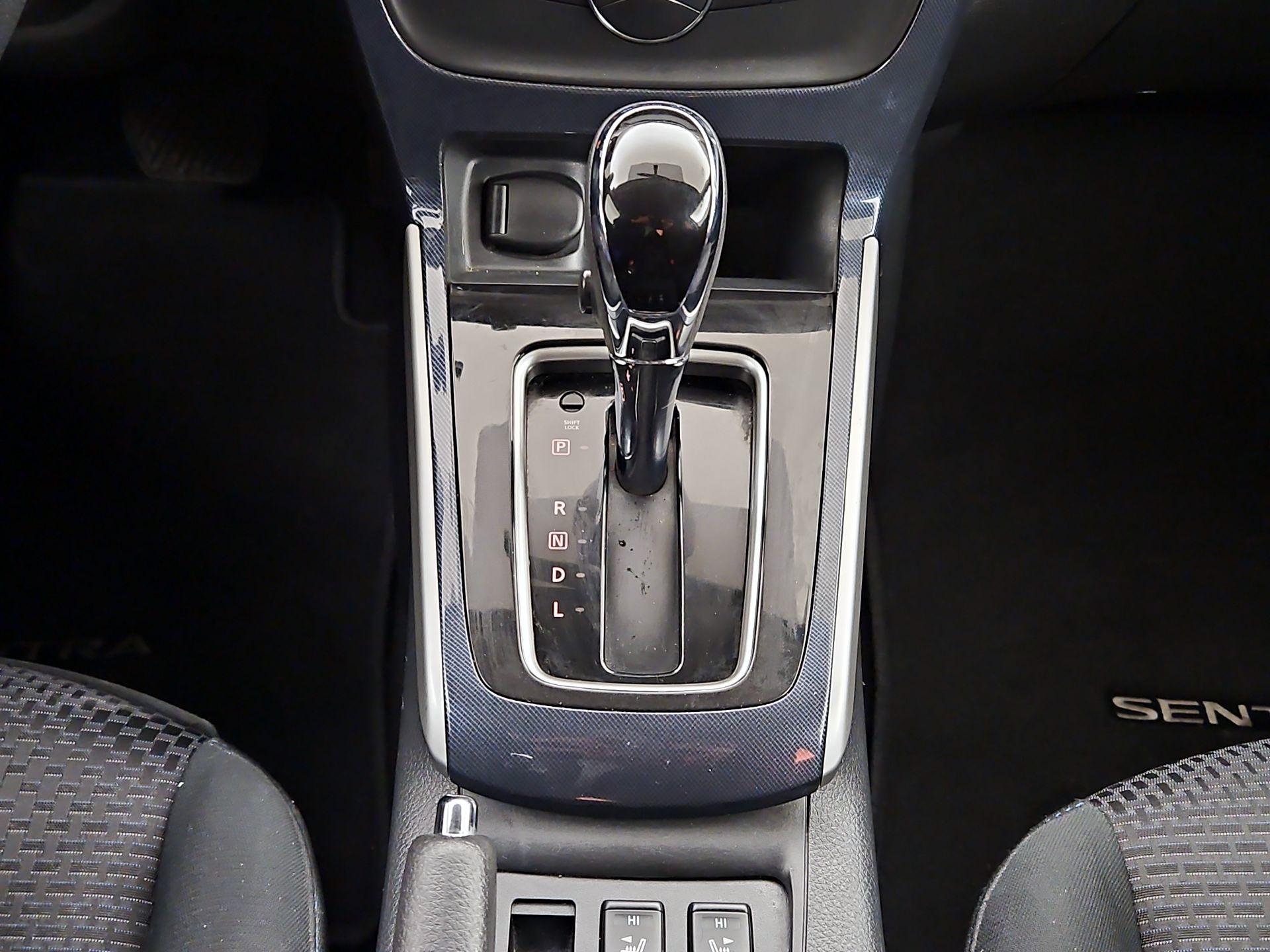 Thumbnail: 2019 Nissan Sentra - 17