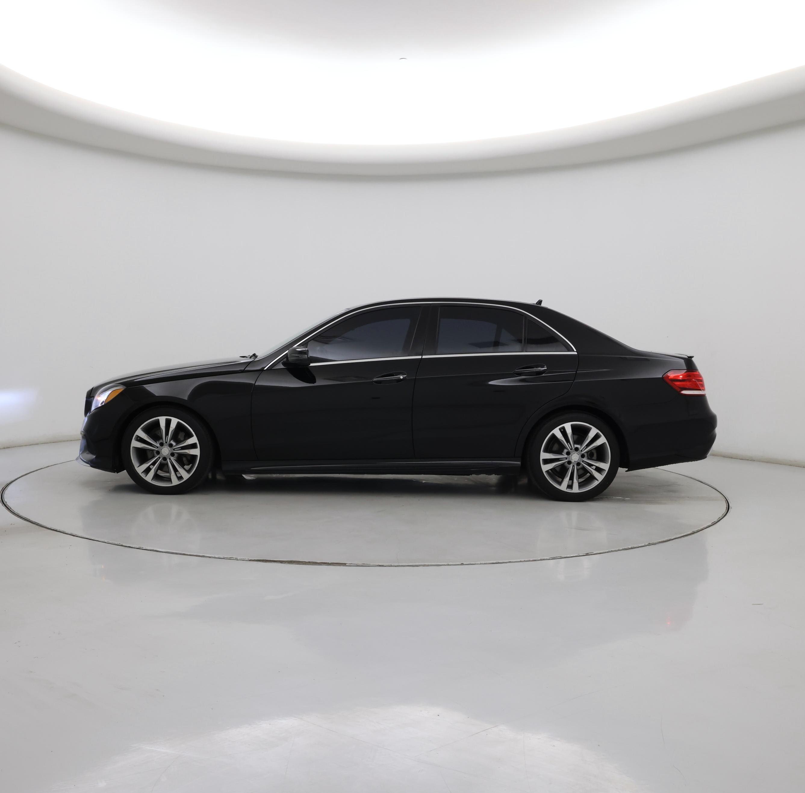 Thumbnail: 2016 Mercedes-Benz E-Class - 3