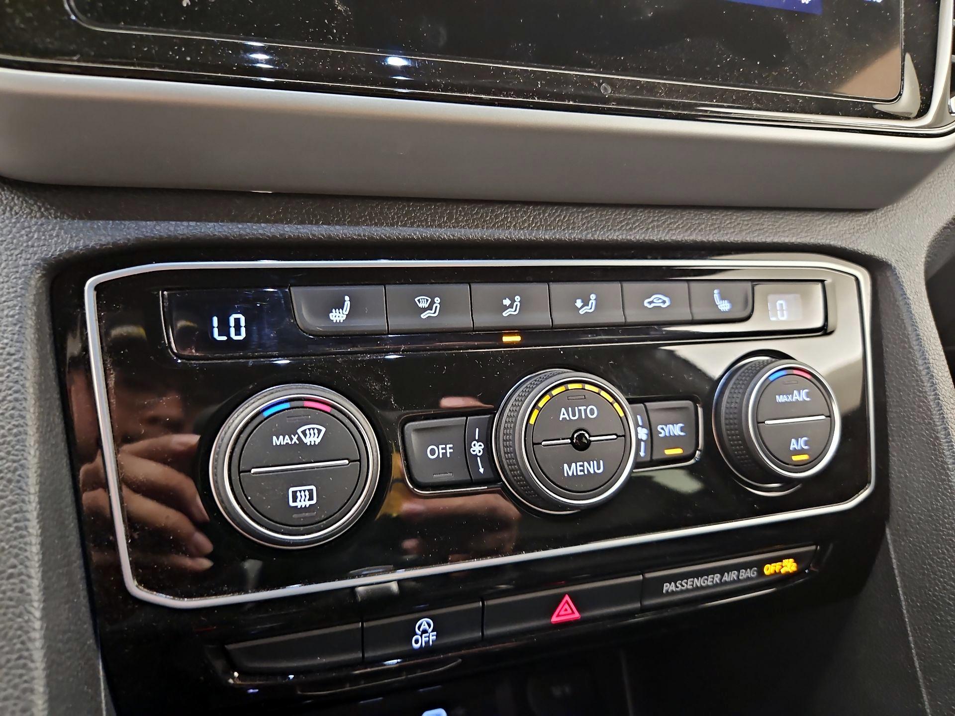 Thumbnail: 2022 Volkswagen Atlas - 16