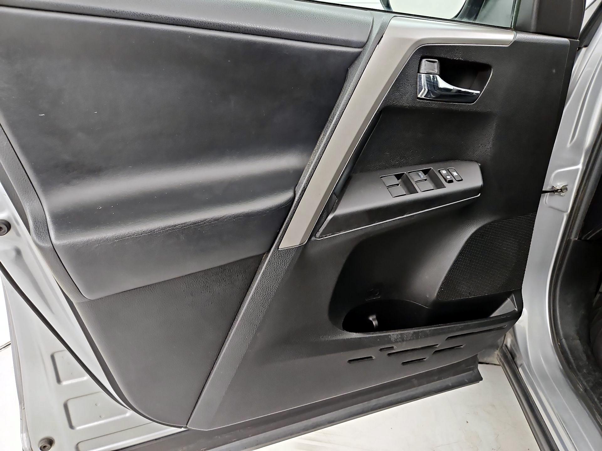 Thumbnail: 2018 Toyota RAV4 - 12