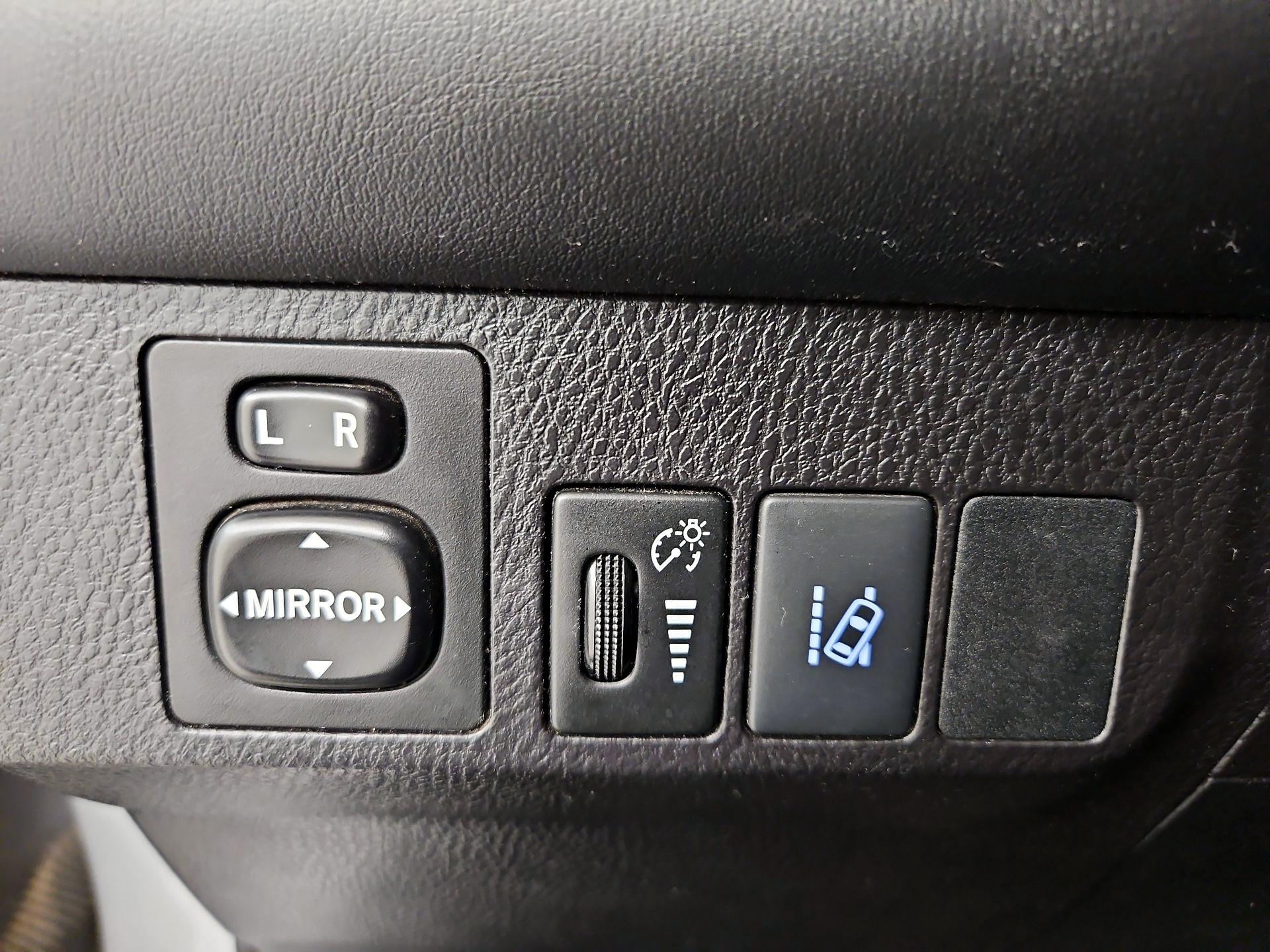 Thumbnail: 2018 Toyota RAV4 - 13