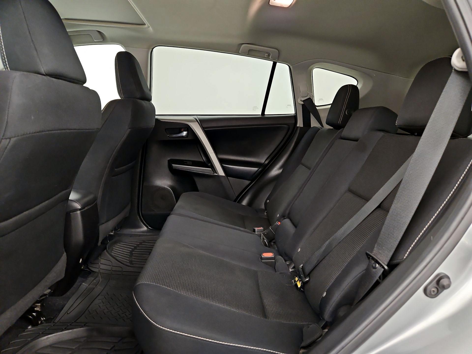 Thumbnail: 2018 Toyota RAV4 - 20