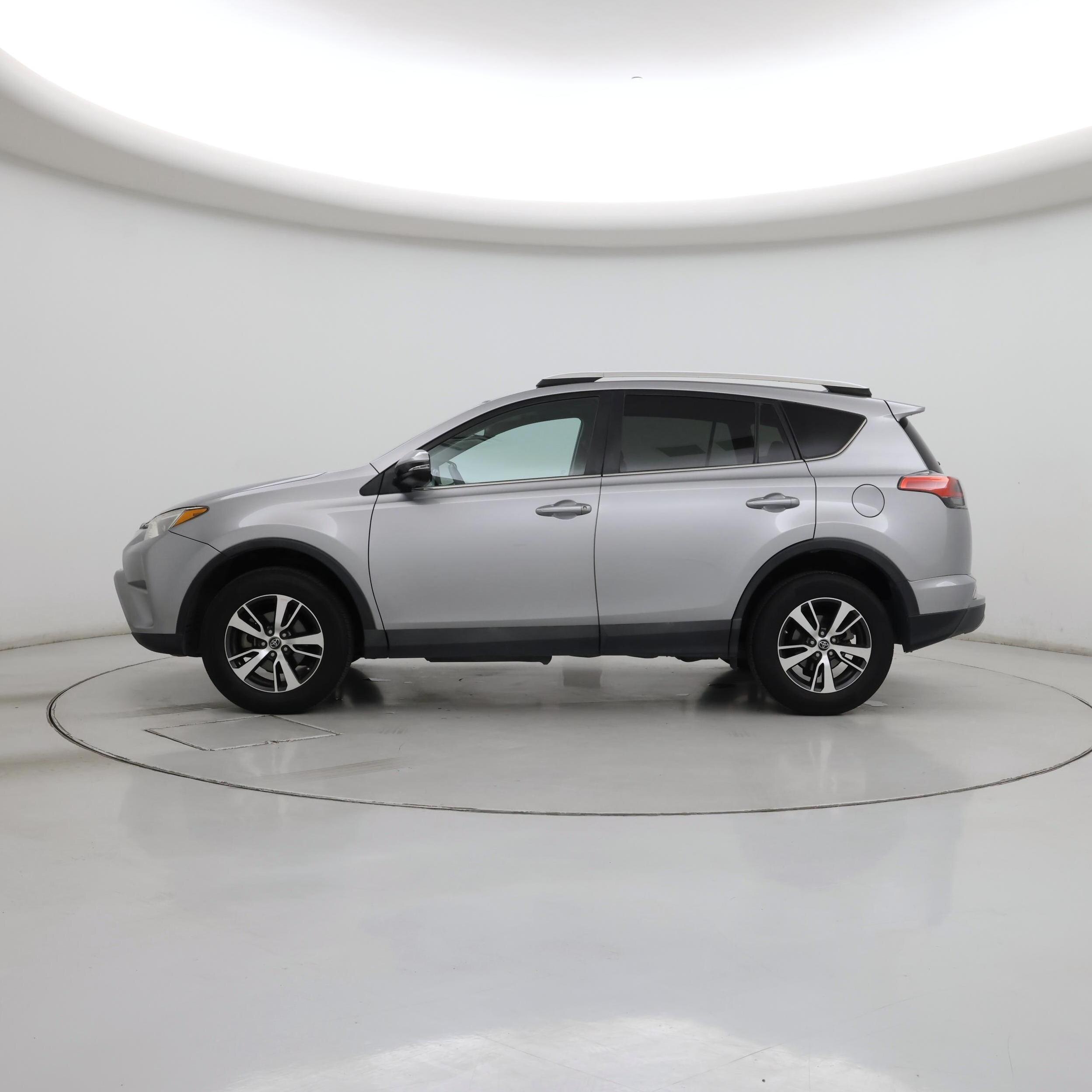 Thumbnail: 2018 Toyota RAV4 - 3
